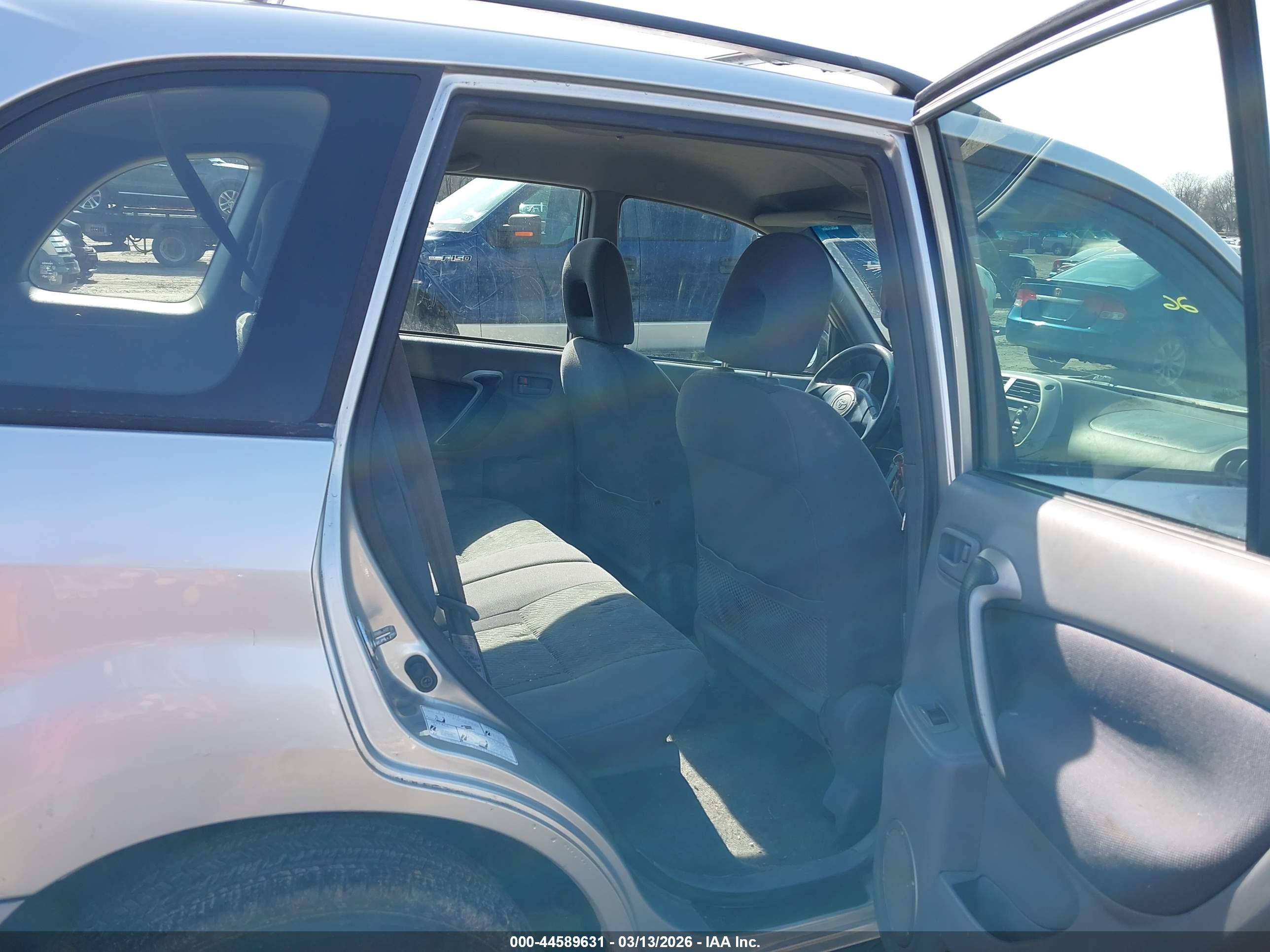 TOYOTA RAV4 image 8