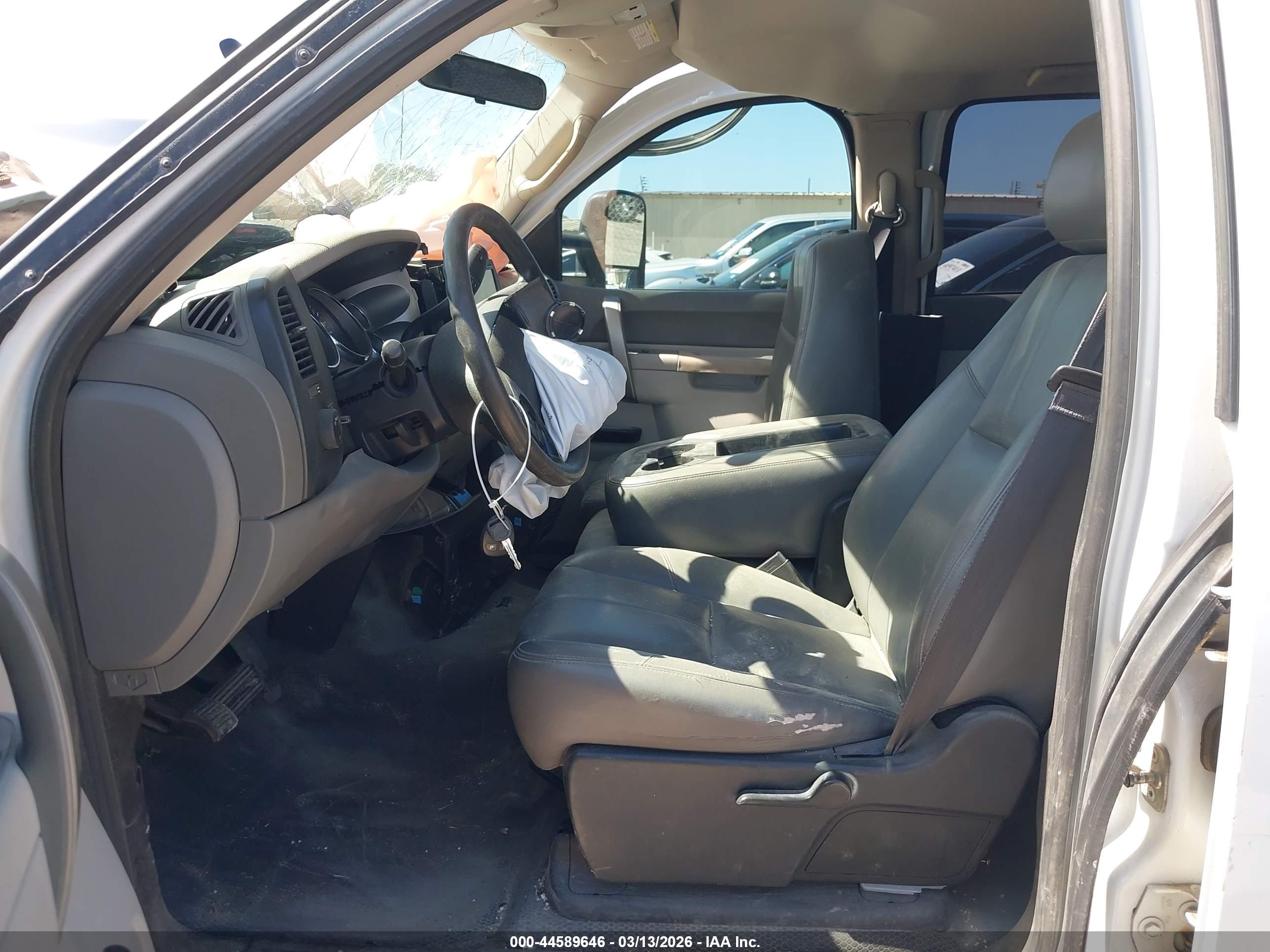 CHEVROLET SILVERADO image 5