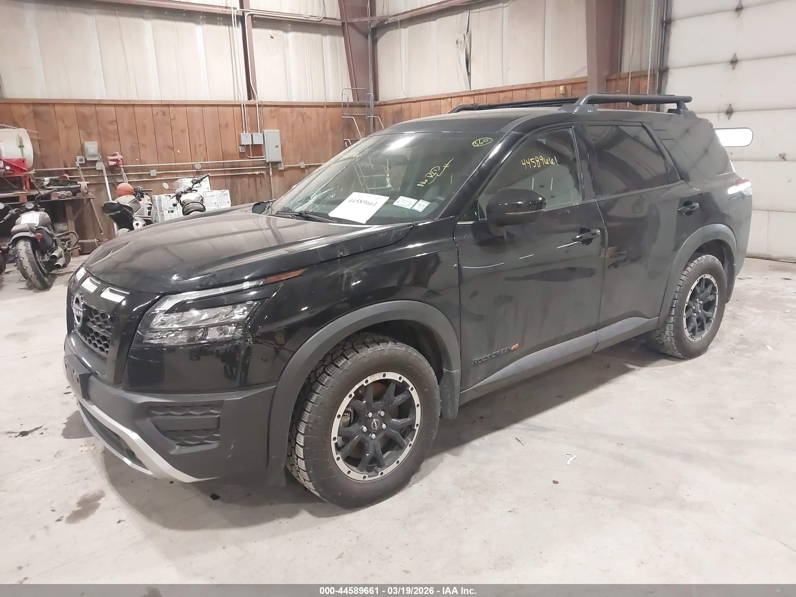 NISSAN PATHFINDER image 2