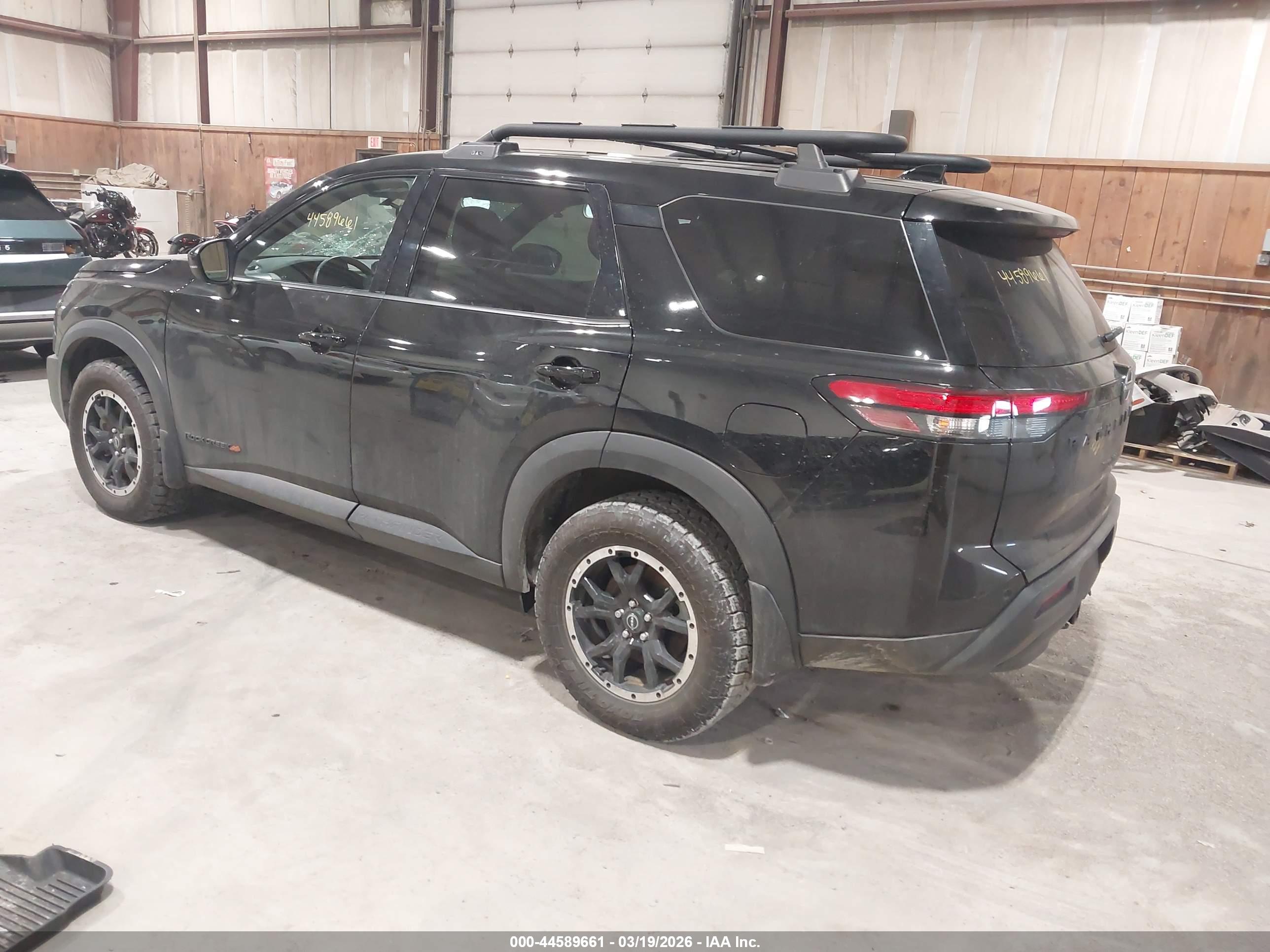 NISSAN PATHFINDER image 3