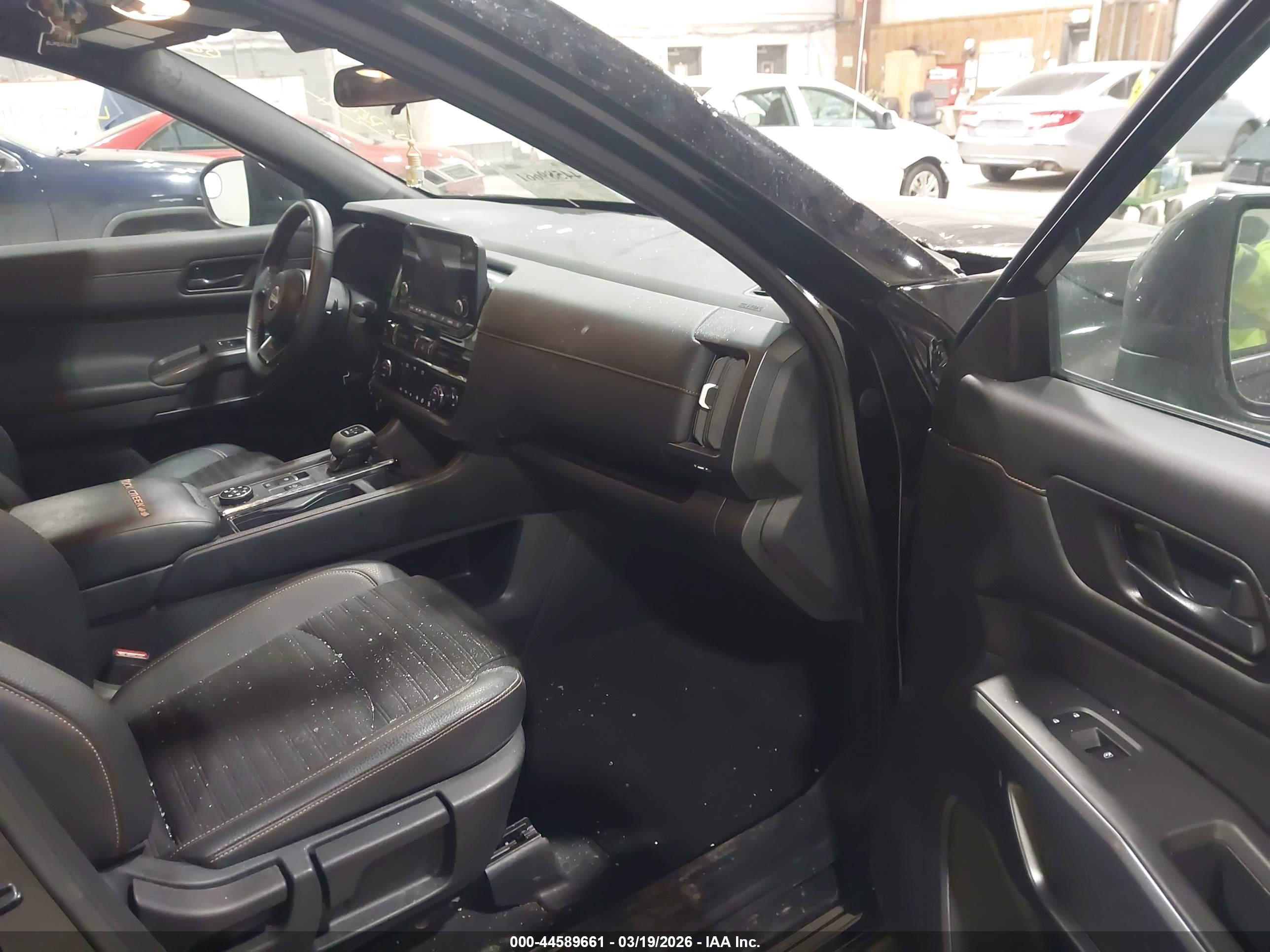 NISSAN PATHFINDER image 5