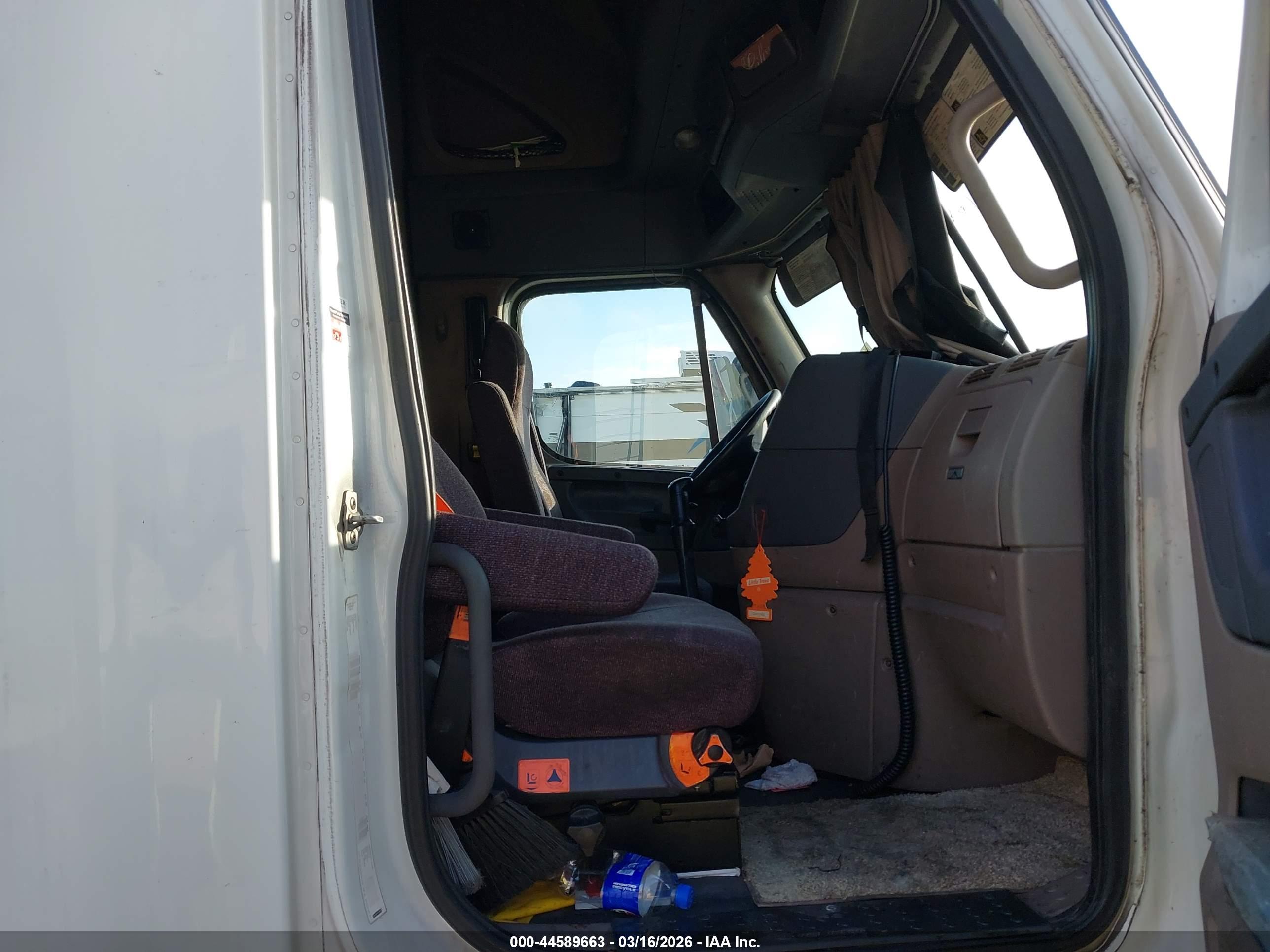 FREIGHTLINER CASCADIA image 8