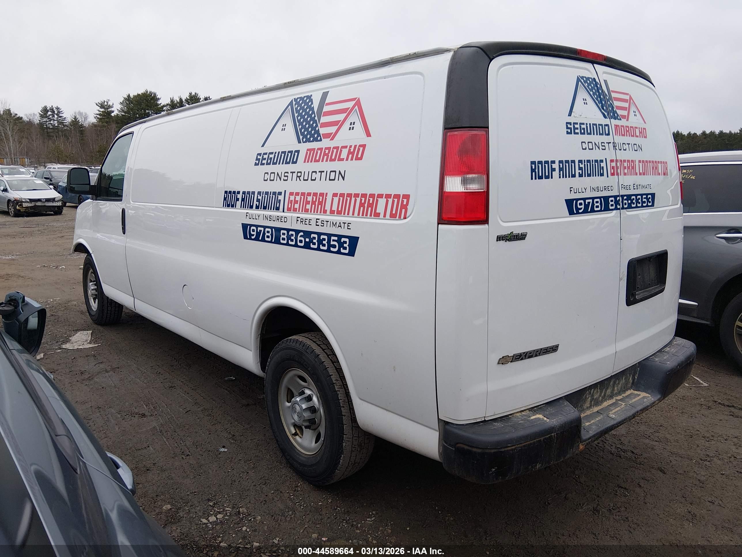 CHEVROLET EXPRESS image 3
