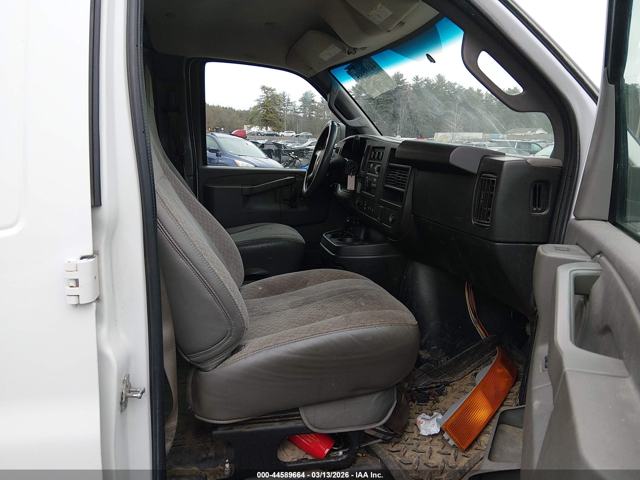 CHEVROLET EXPRESS image 5