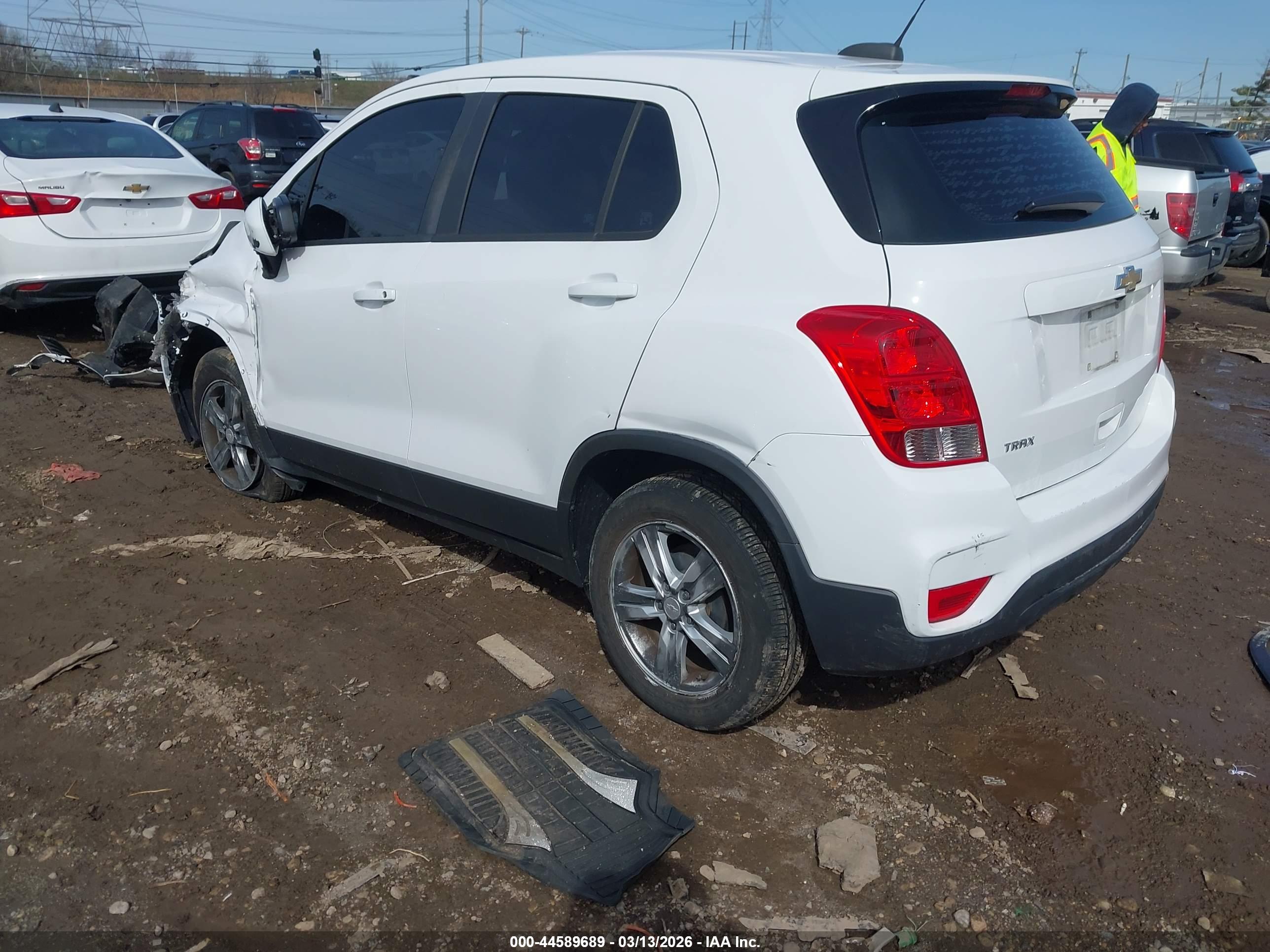CHEVROLET TRAX image 3