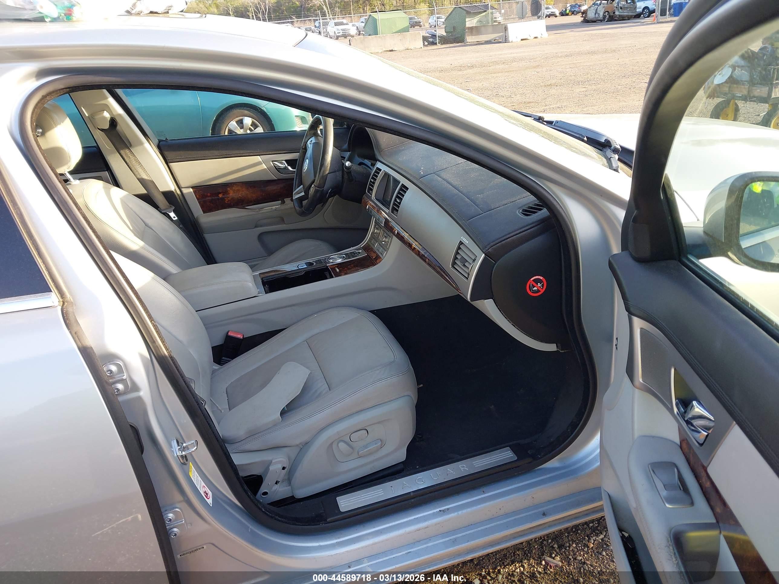 JAGUAR XF image 5