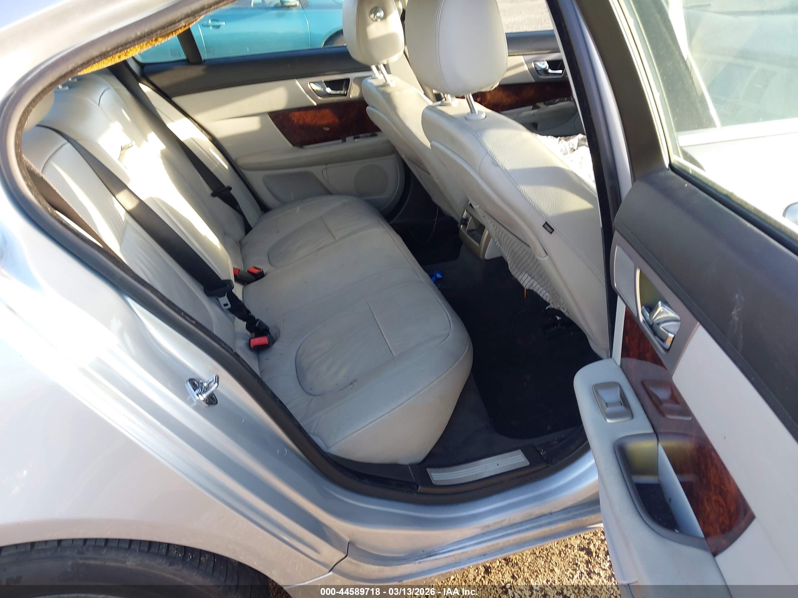 JAGUAR XF image 8