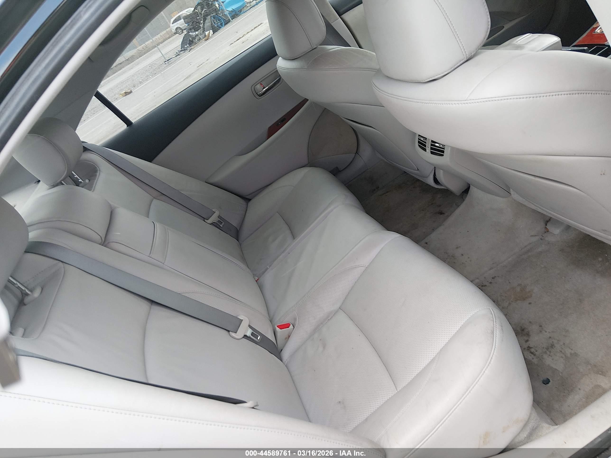 LEXUS ES image 8