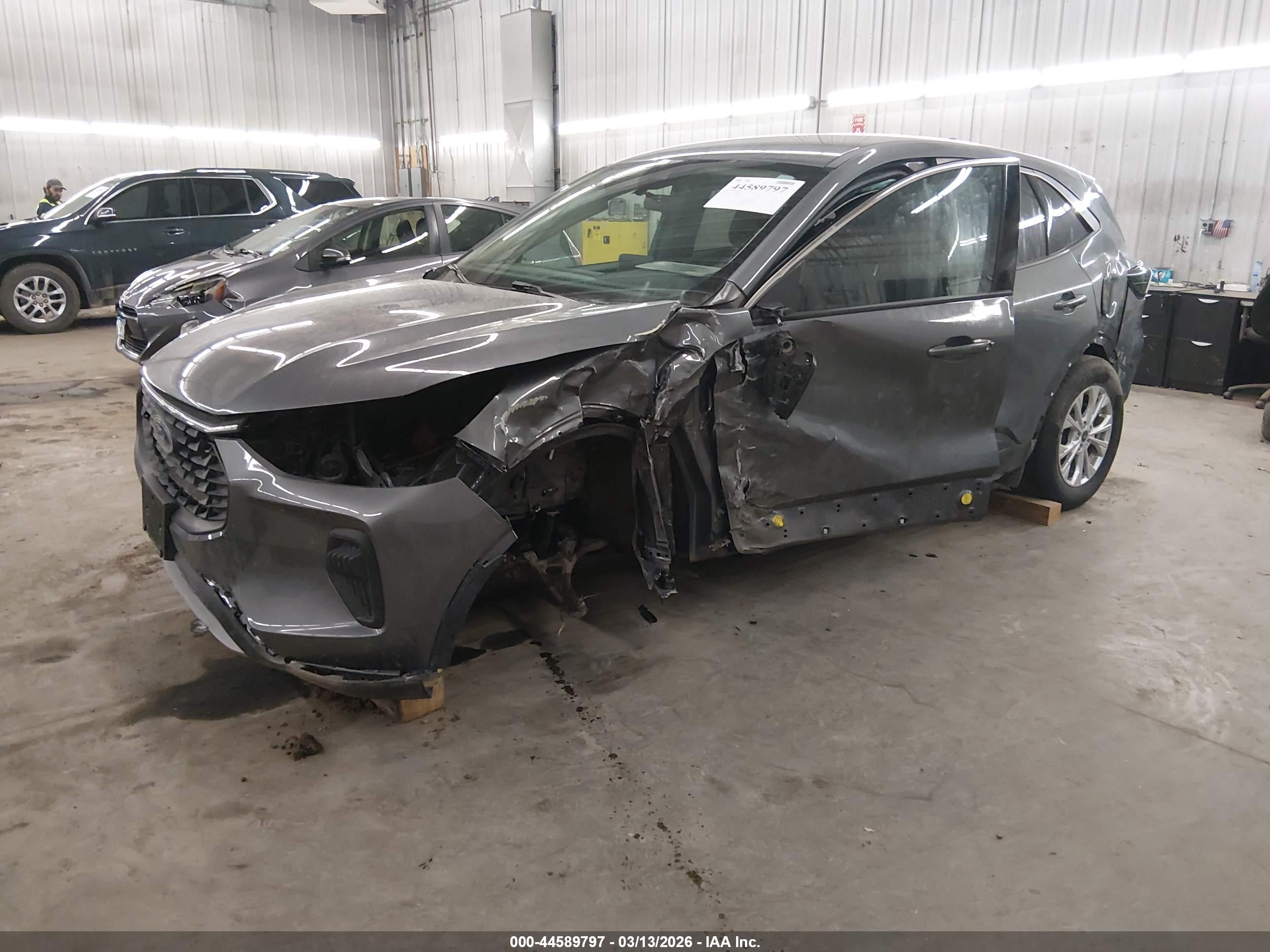 FORD ESCAPE image 2