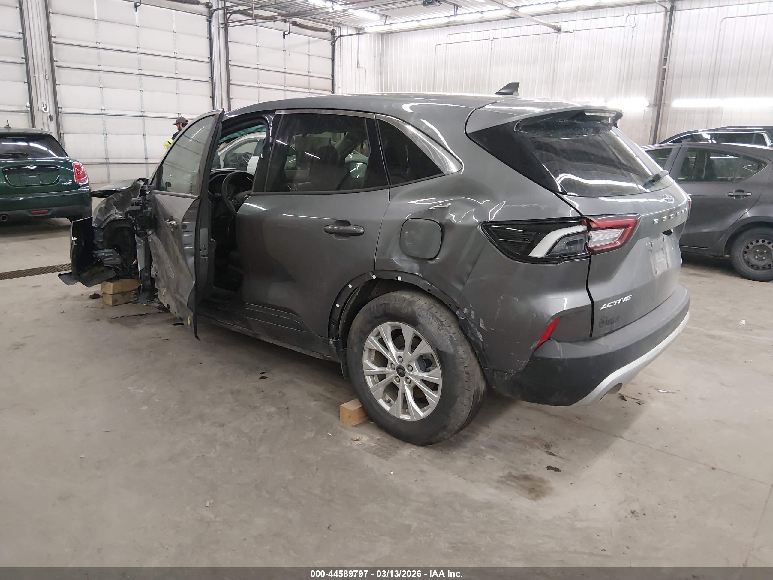 FORD ESCAPE image 3