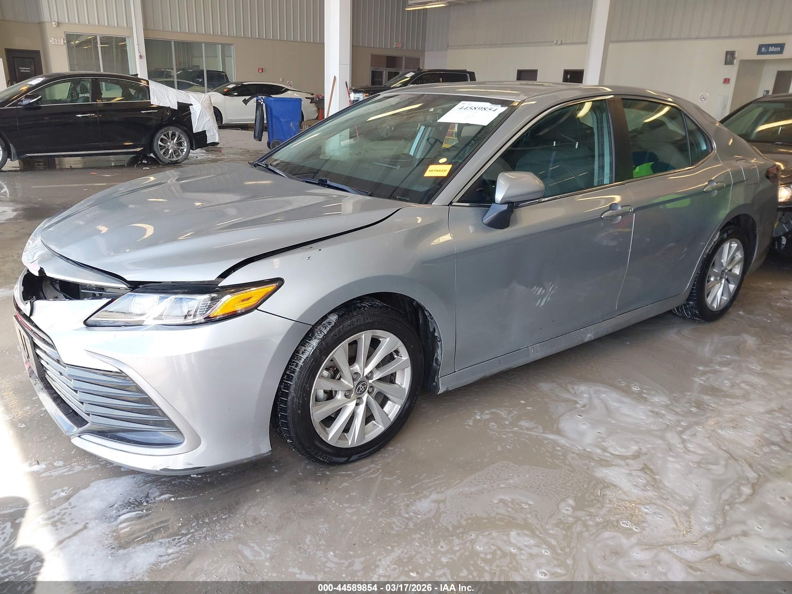 TOYOTA CAMRY image 2