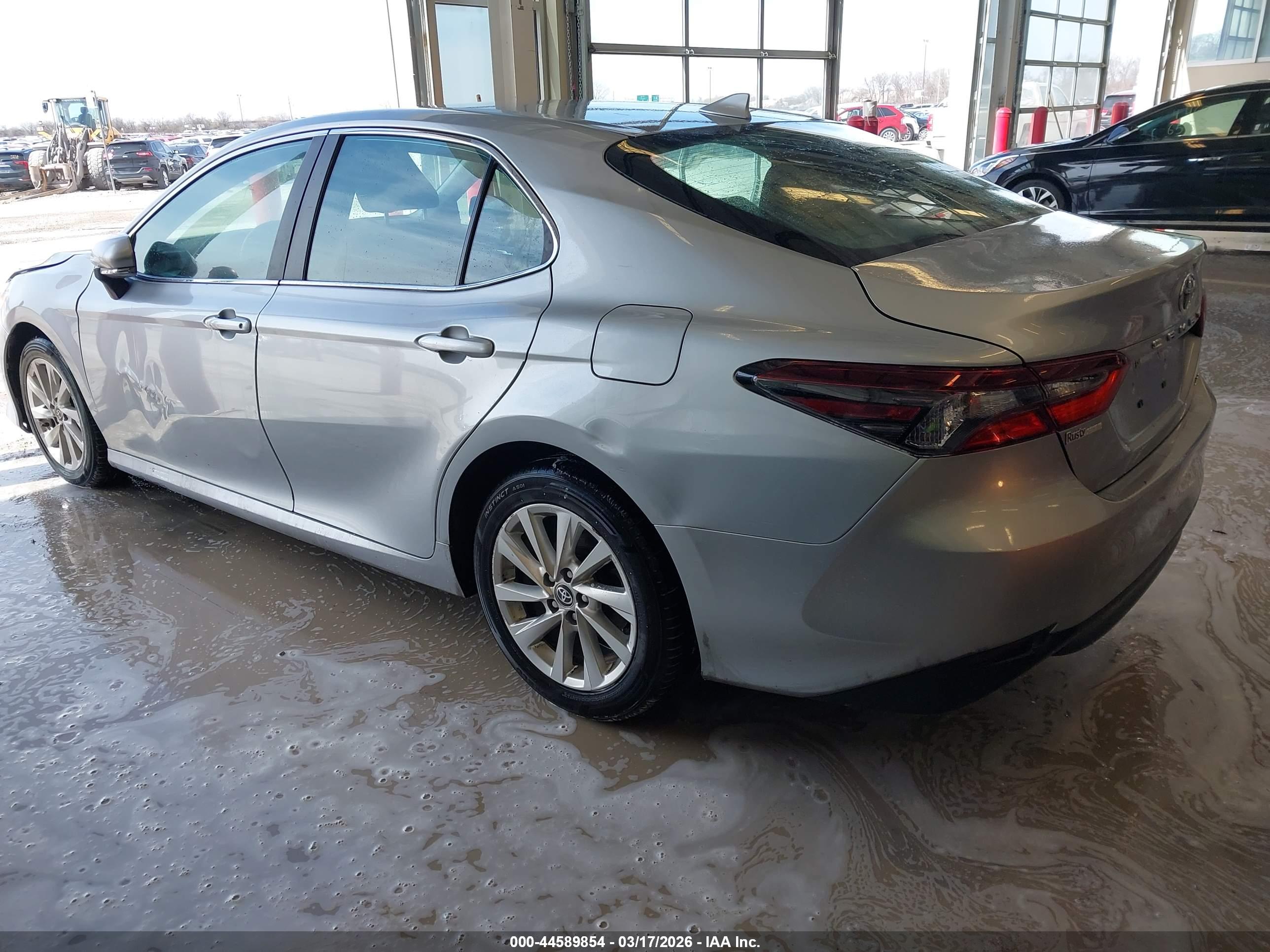 TOYOTA CAMRY image 3