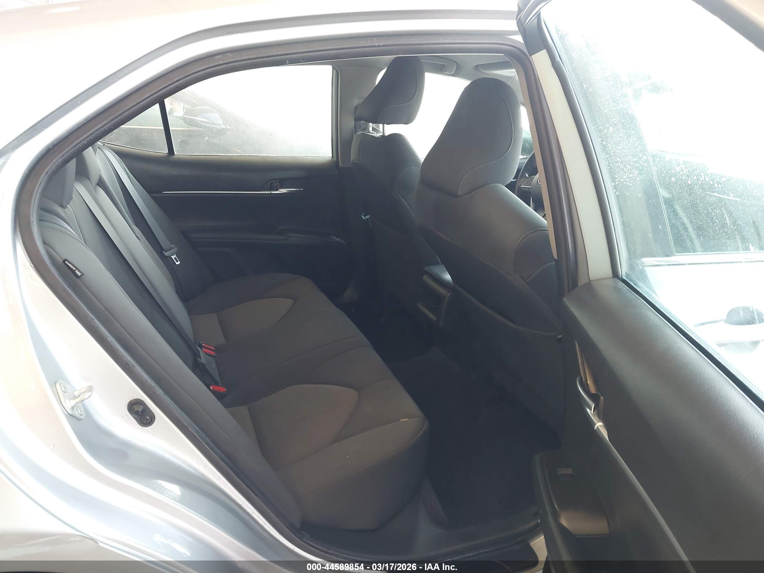 TOYOTA CAMRY image 8
