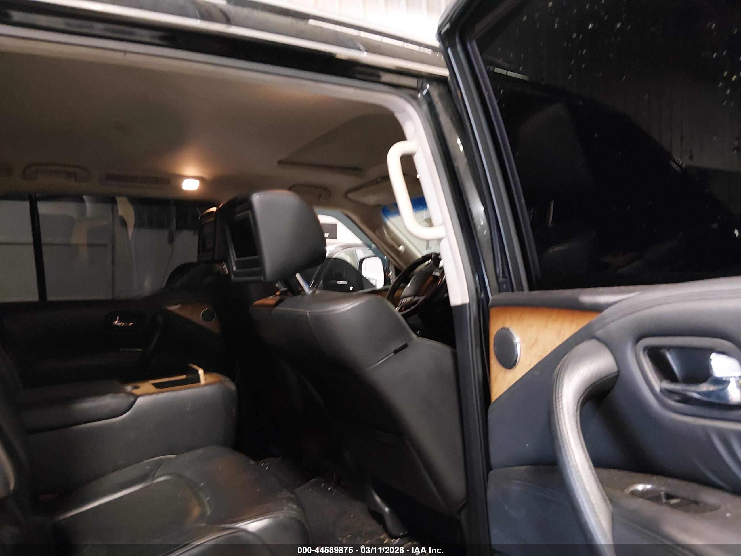 INFINITI QX56 image 8