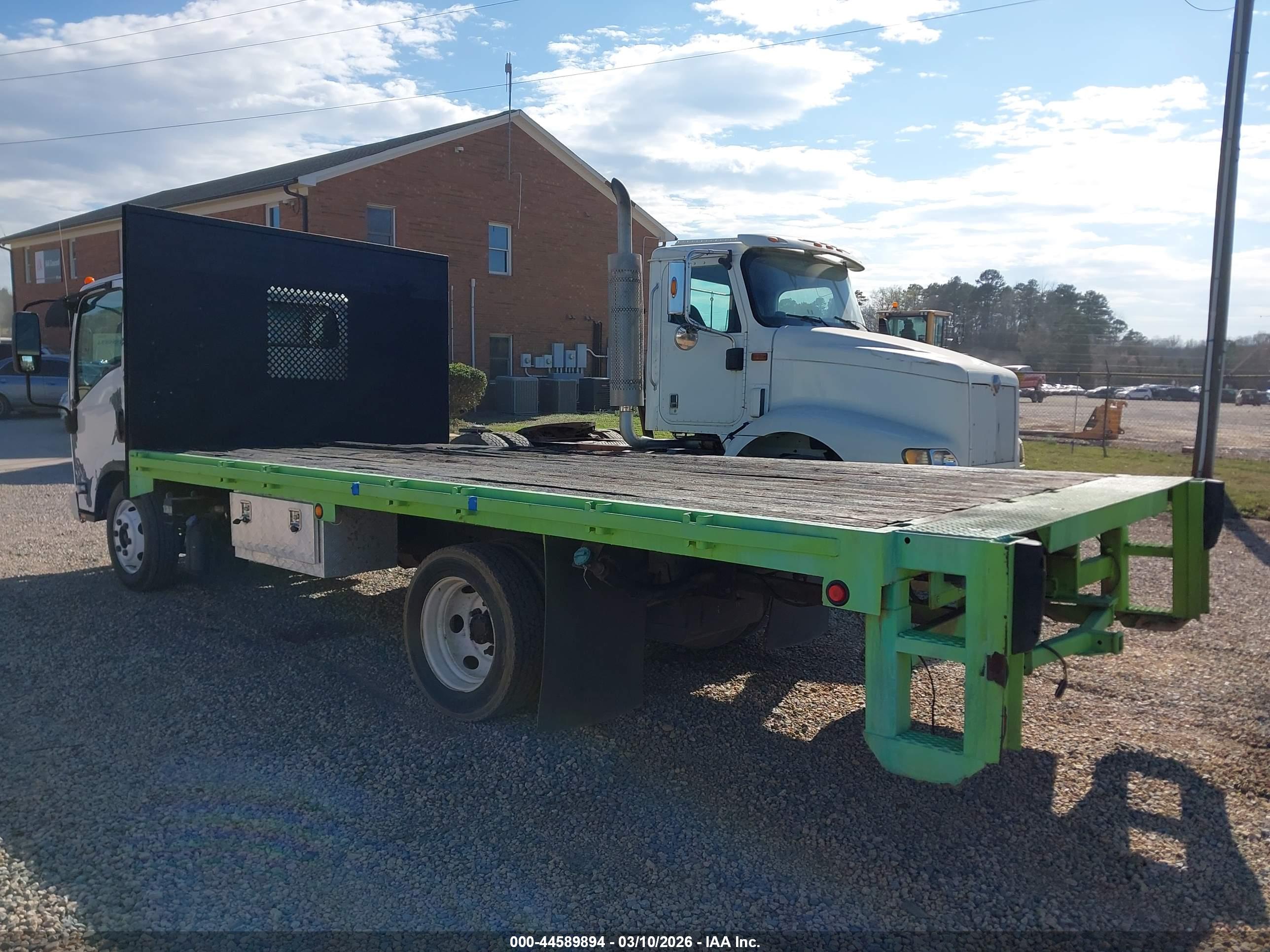 ISUZU NPR image 3