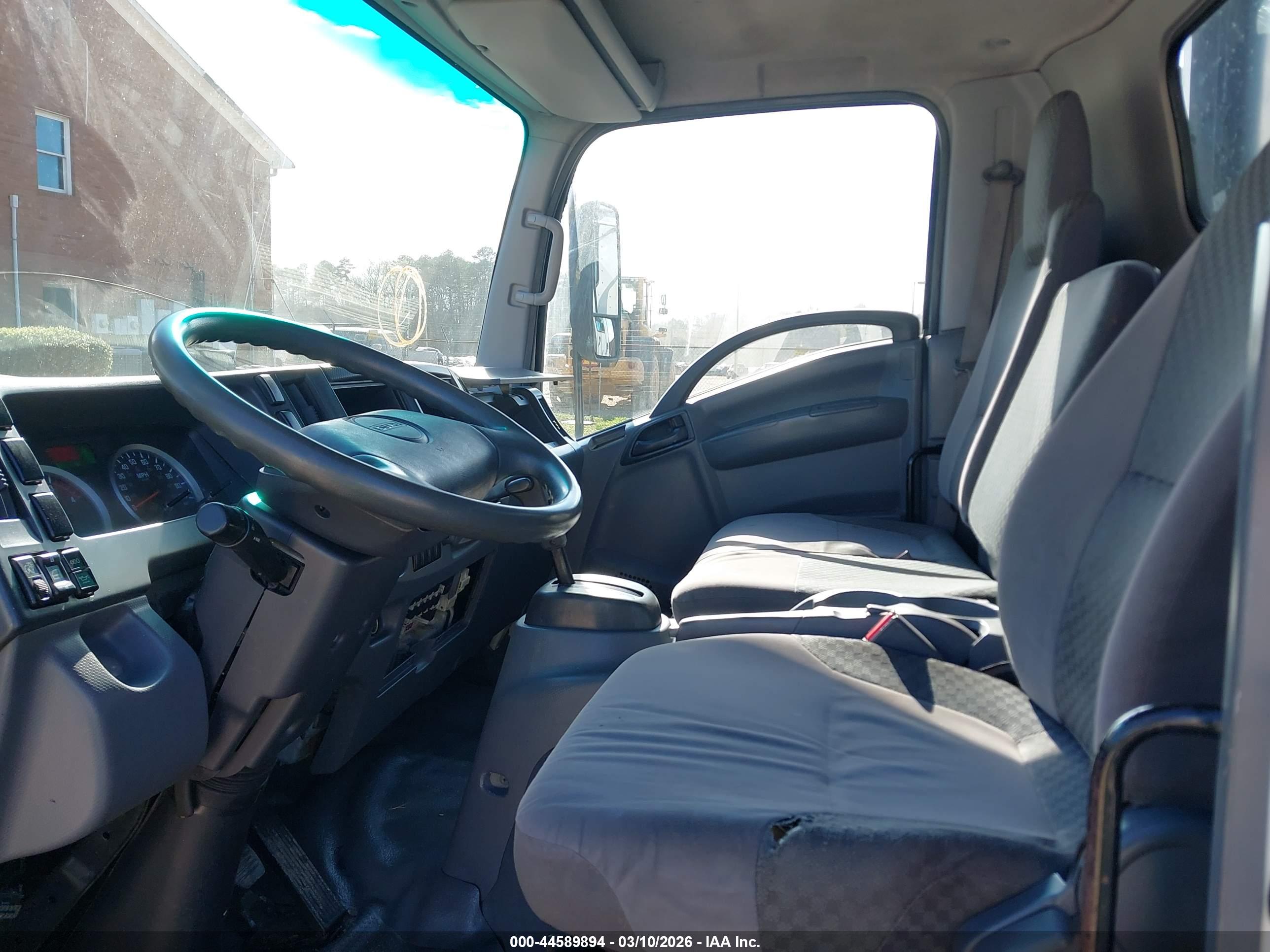ISUZU NPR image 8