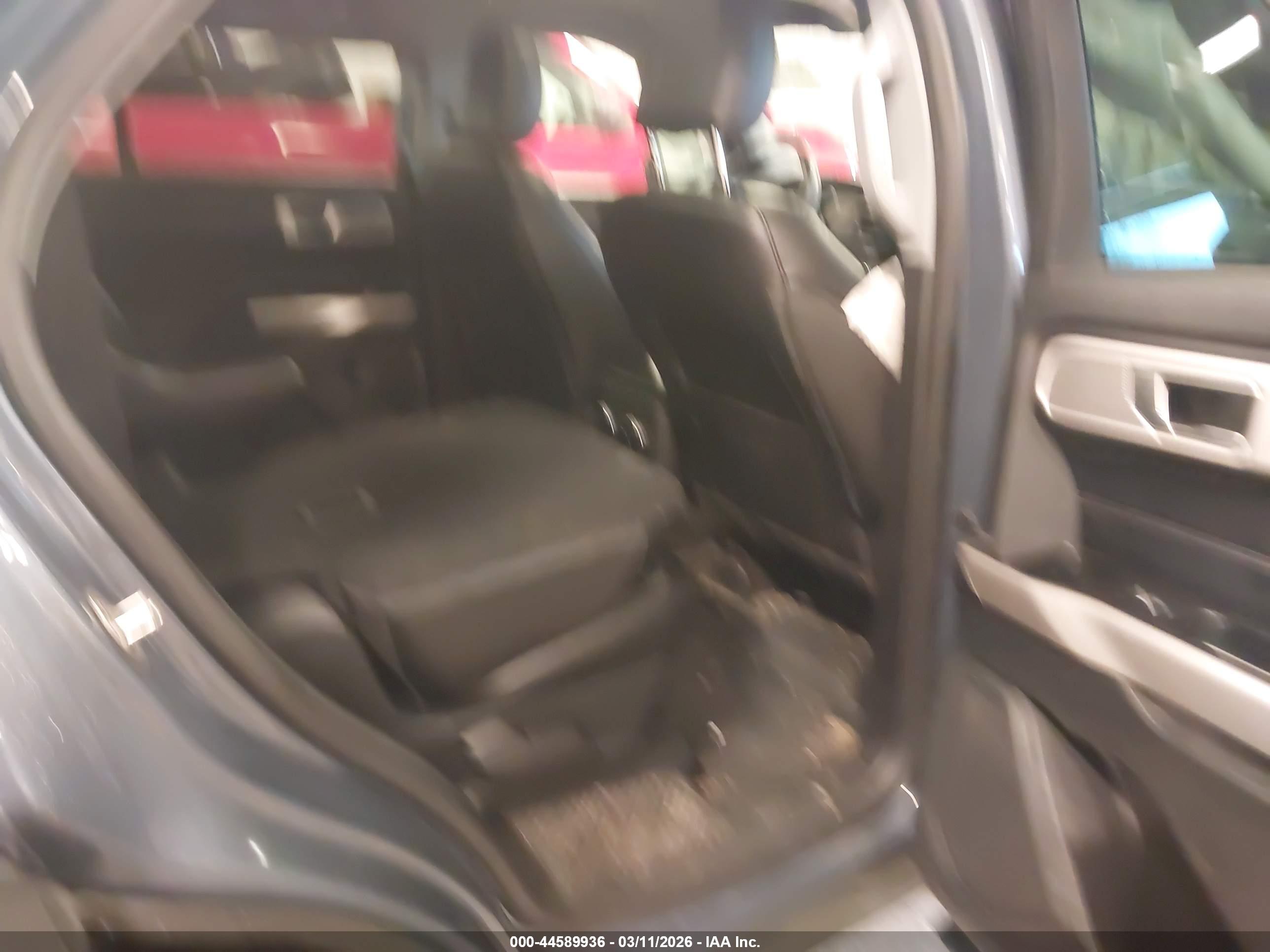 FORD EXPLORER image 8