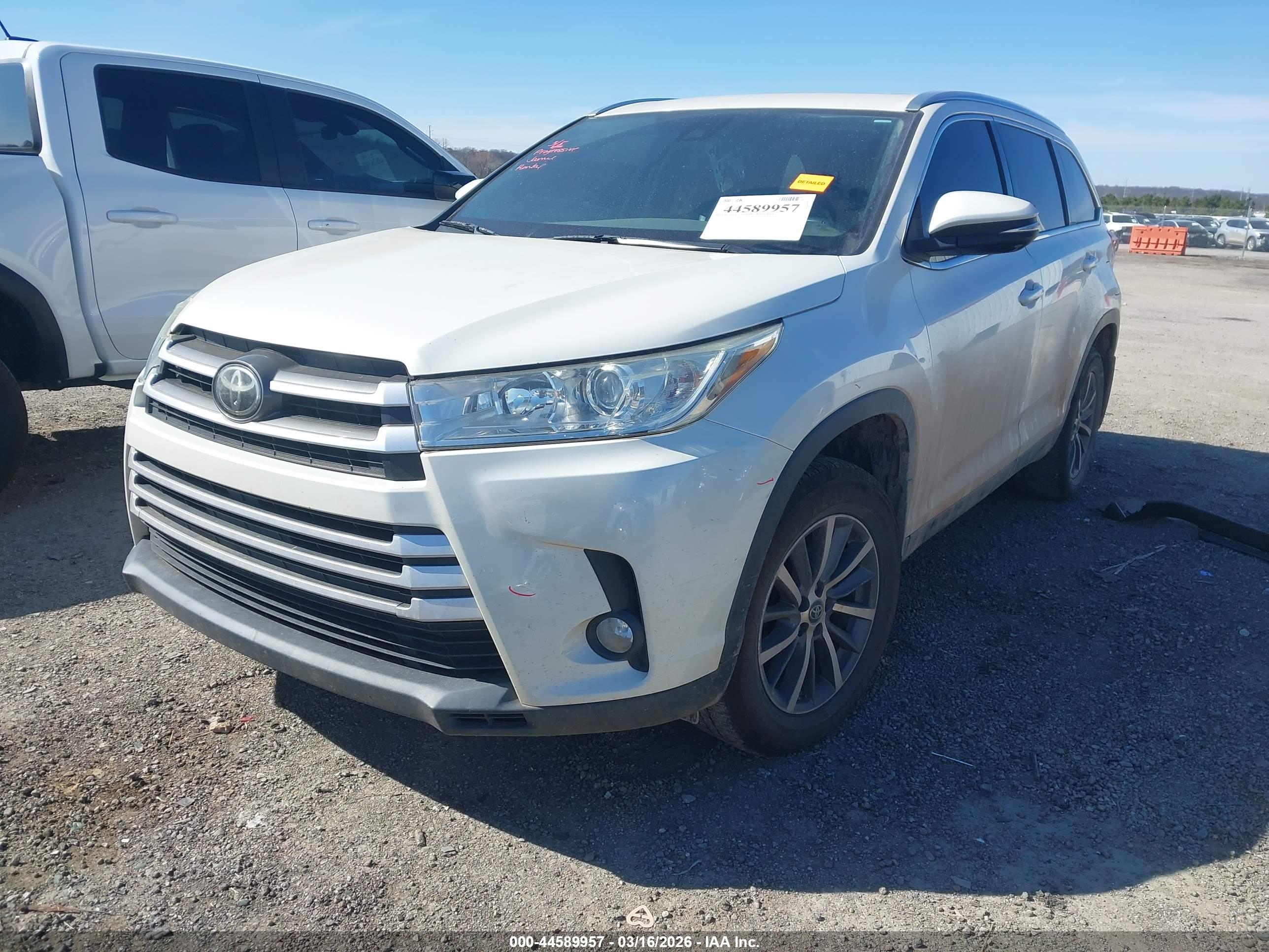 TOYOTA HIGHLANDER image 2