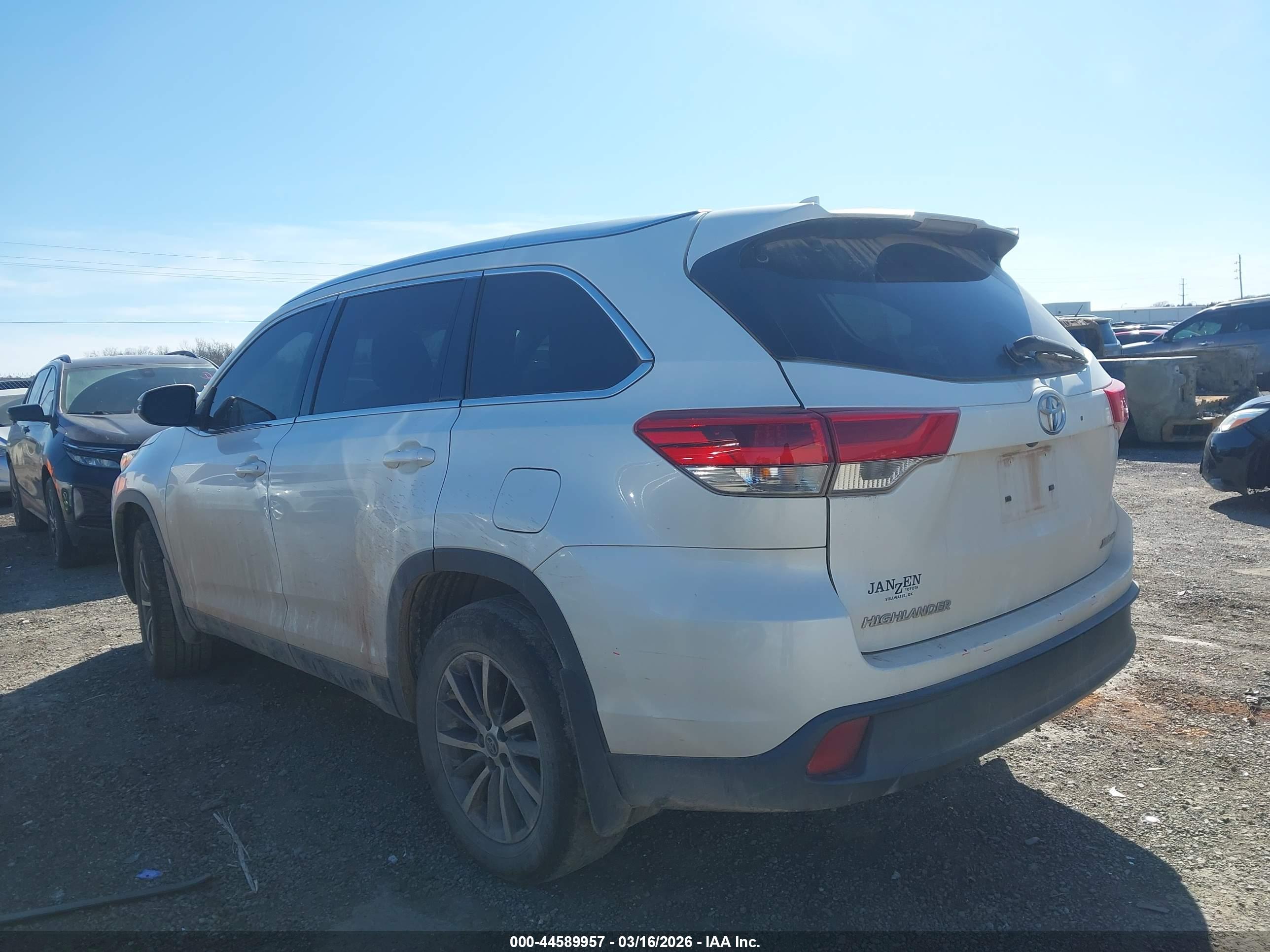 TOYOTA HIGHLANDER image 3