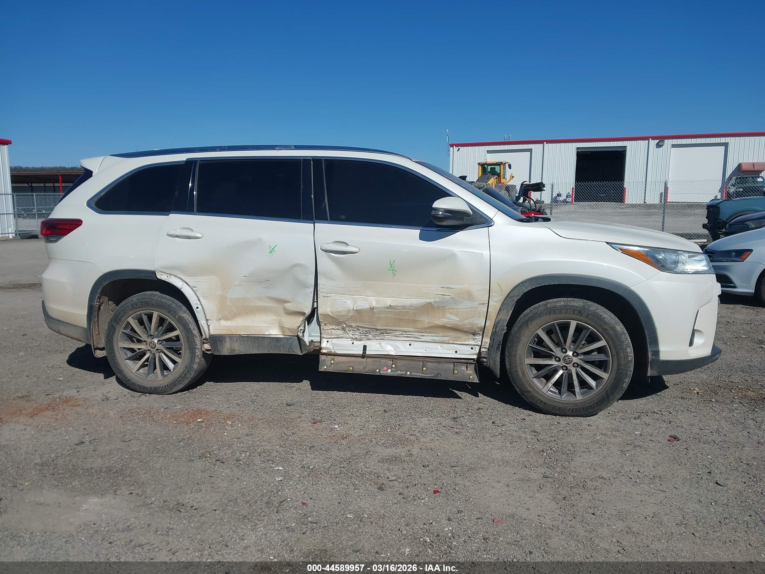 TOYOTA HIGHLANDER image 6