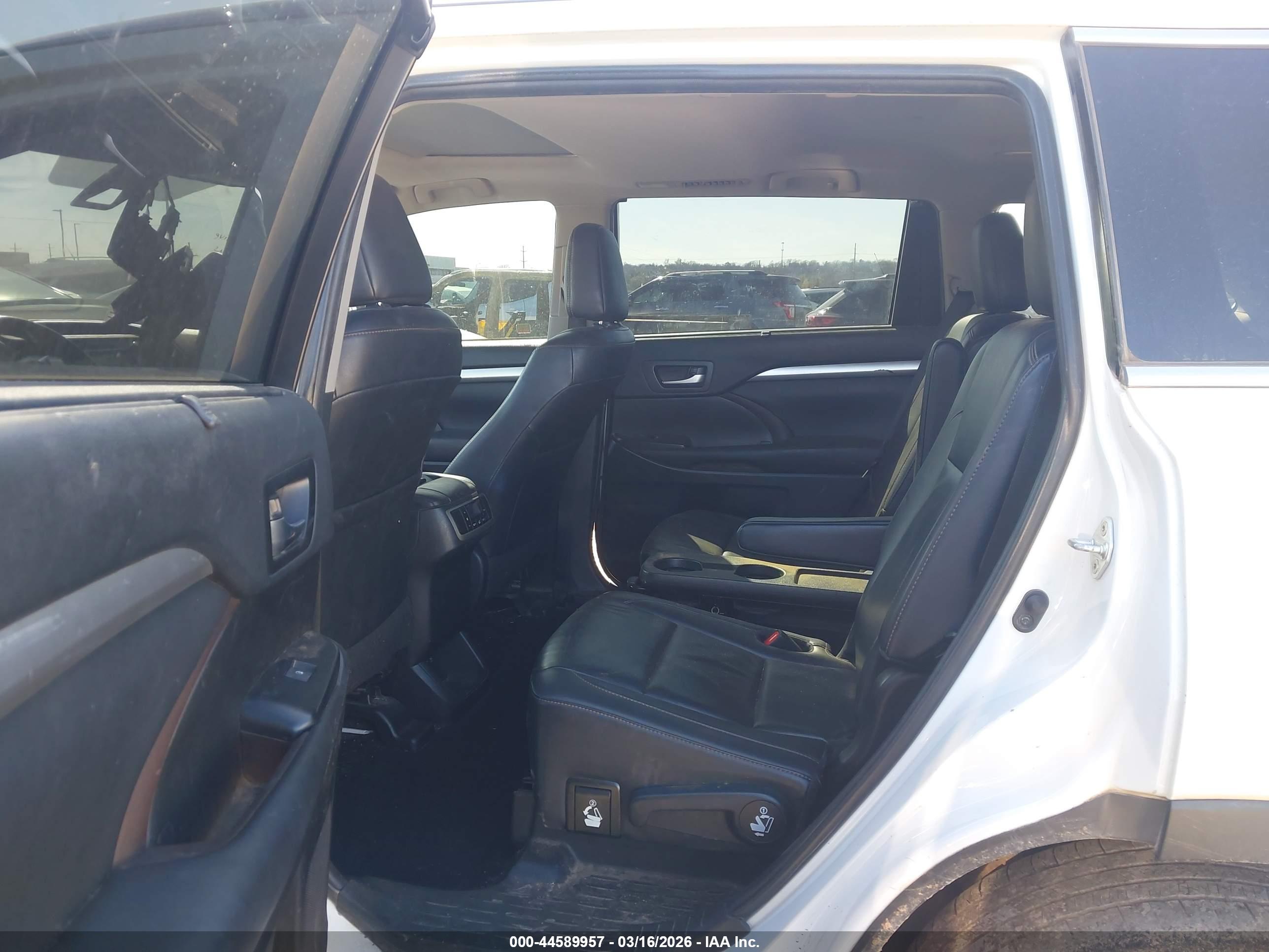 TOYOTA HIGHLANDER image 8