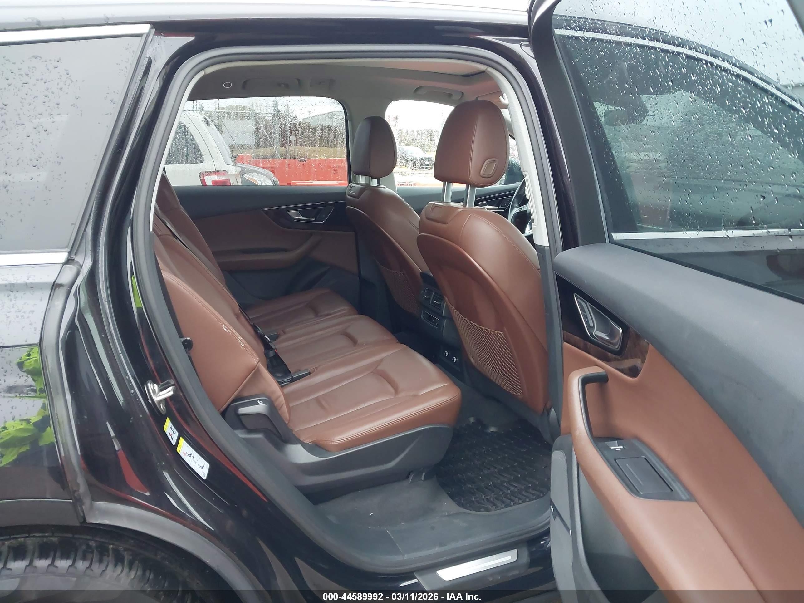 AUDI Q7 image 8