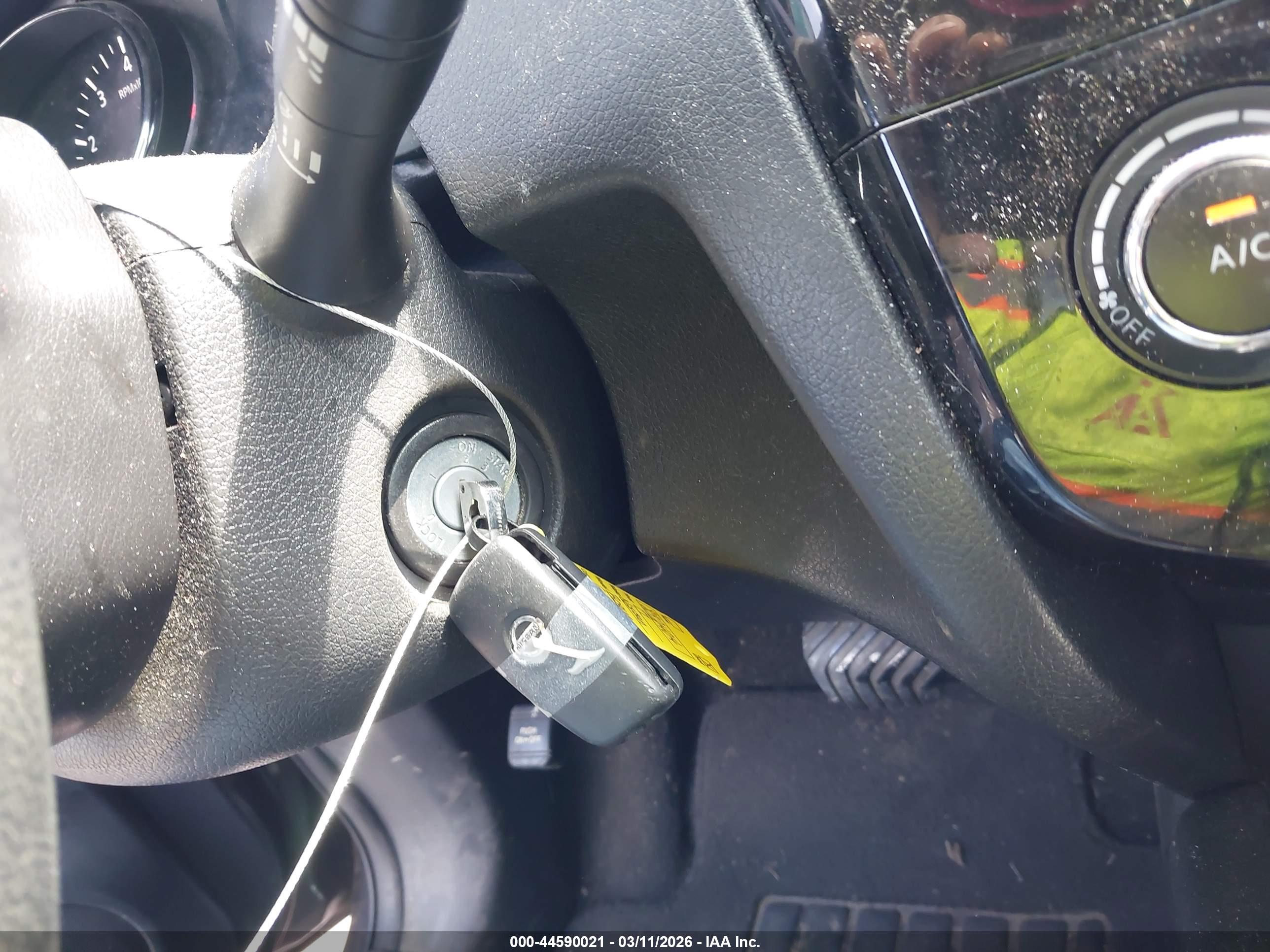NISSAN ROGUE image 11