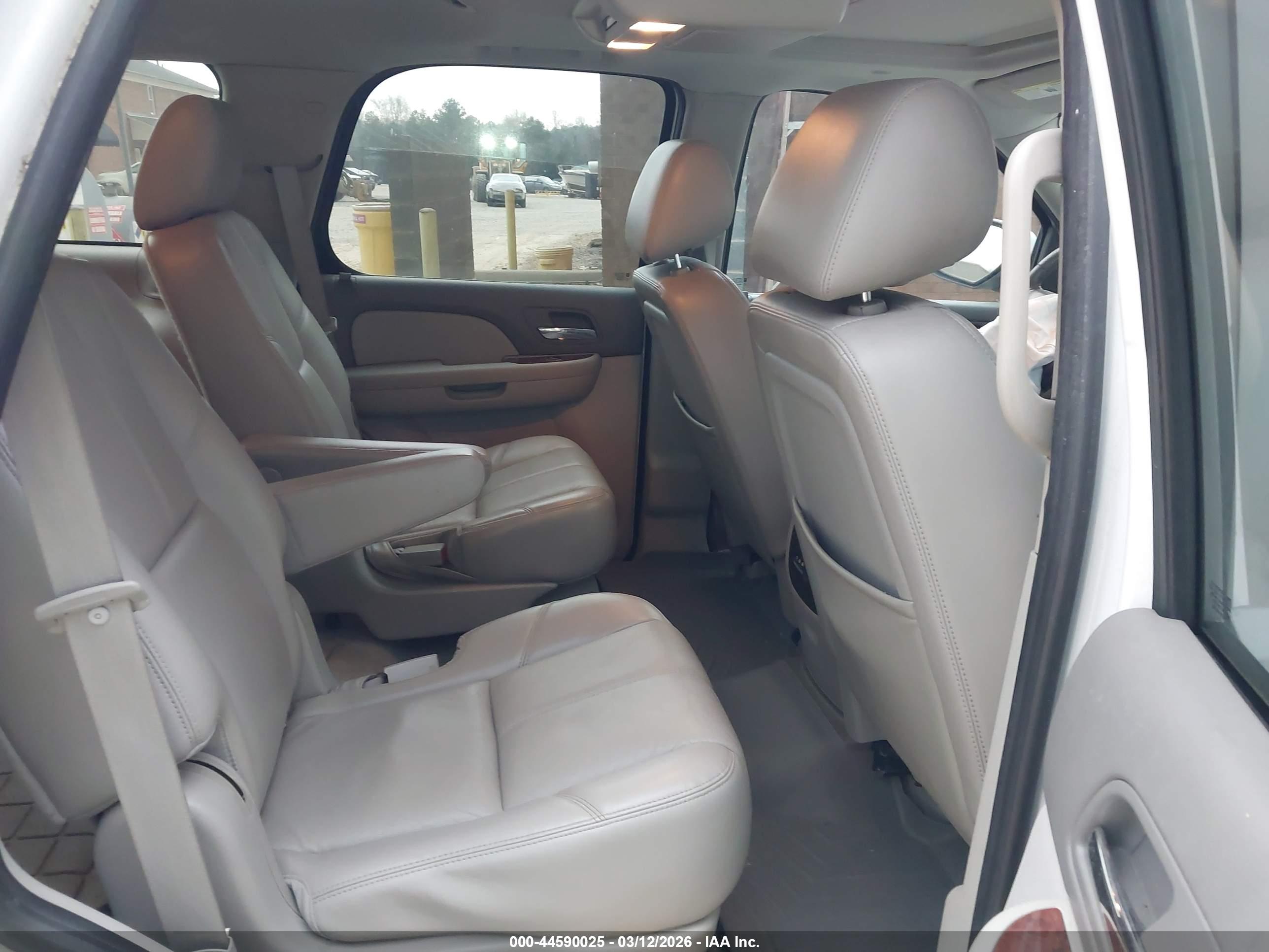 CHEVROLET TAHOE image 8