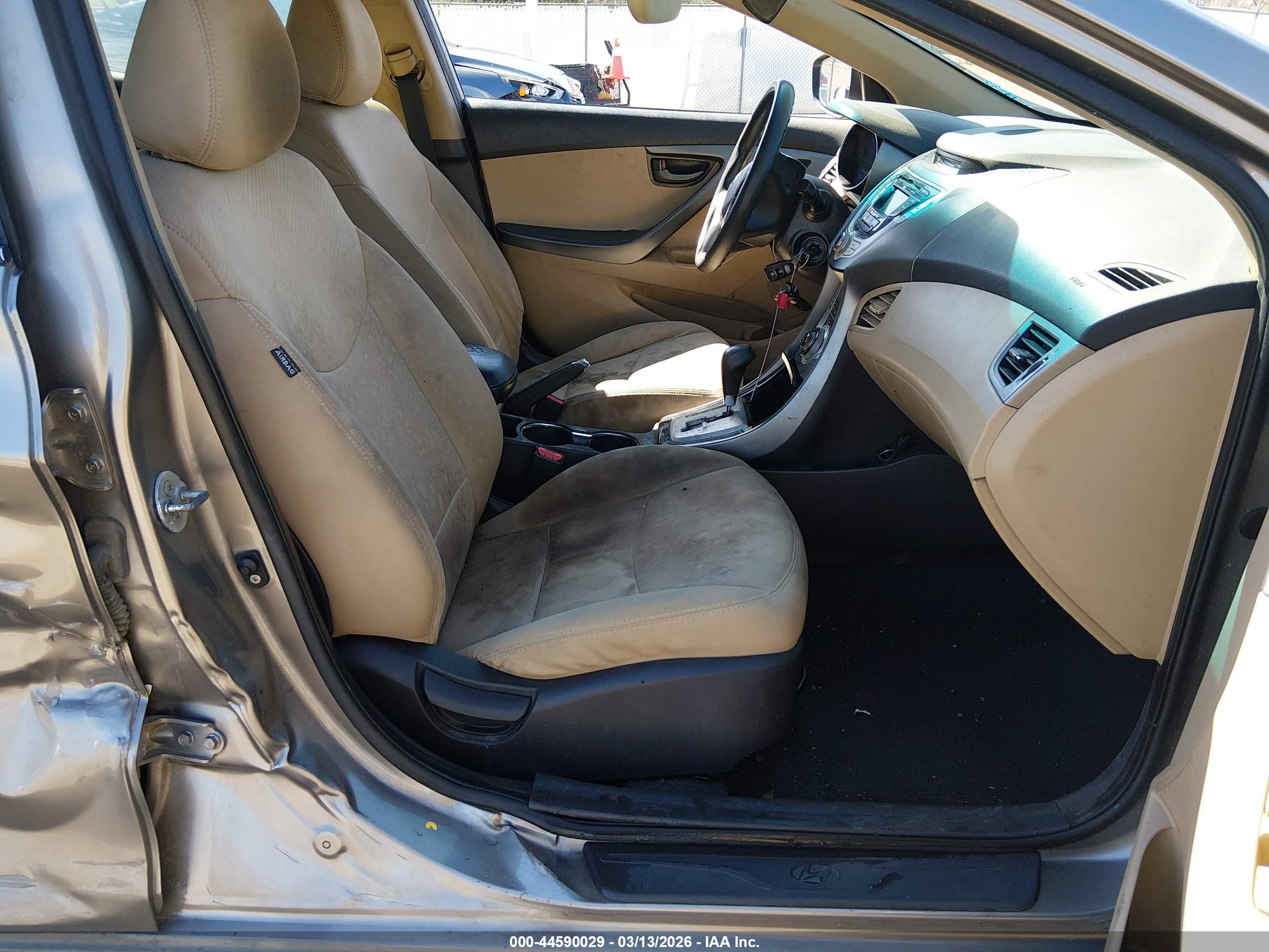 HYUNDAI ELANTRA image 5