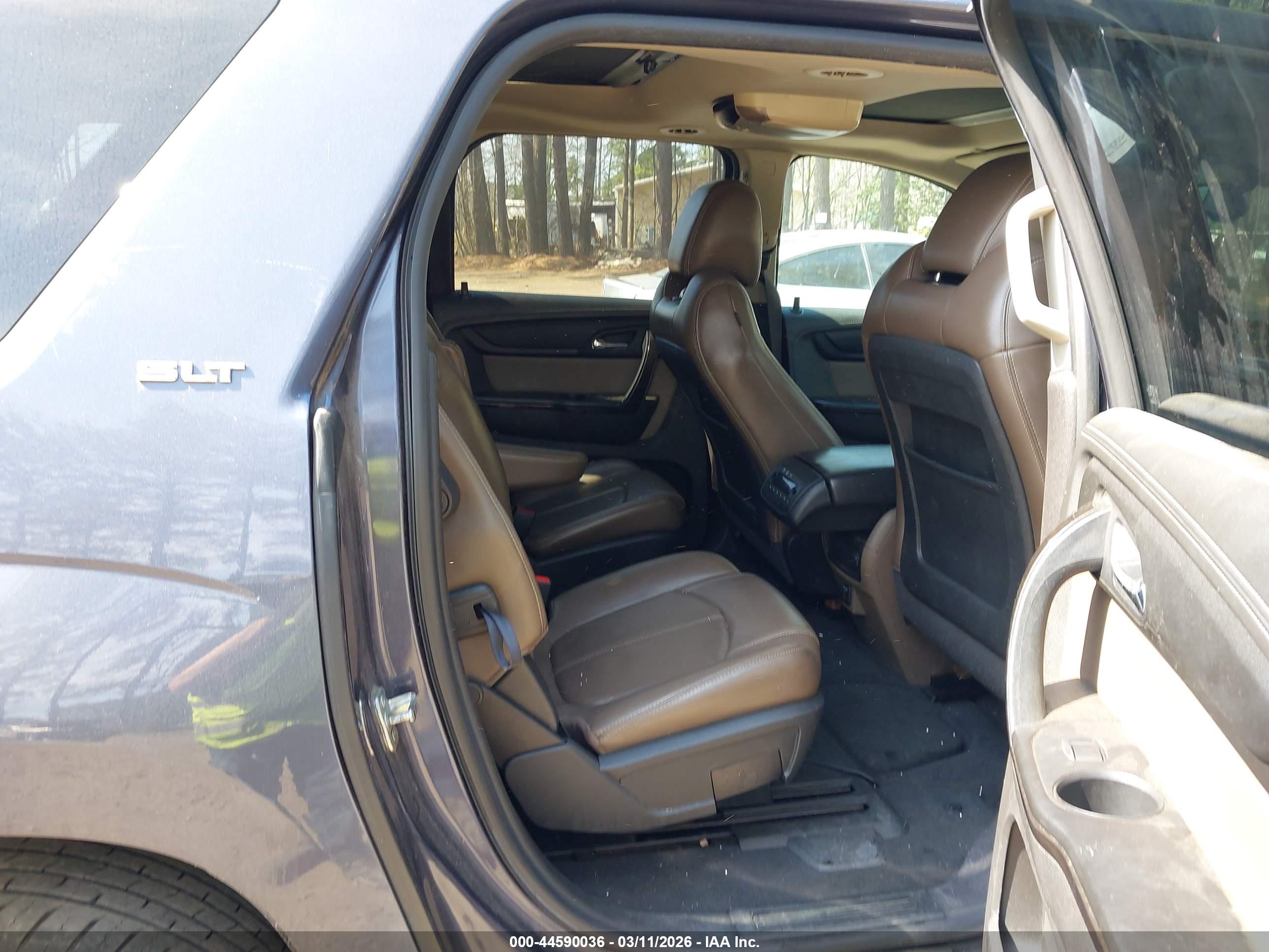 GMC ACADIA image 8