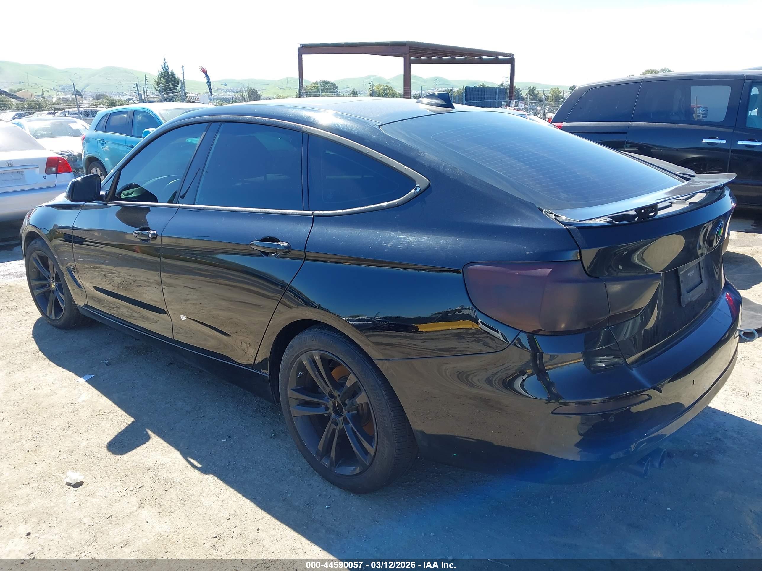 BMW 330I image 3