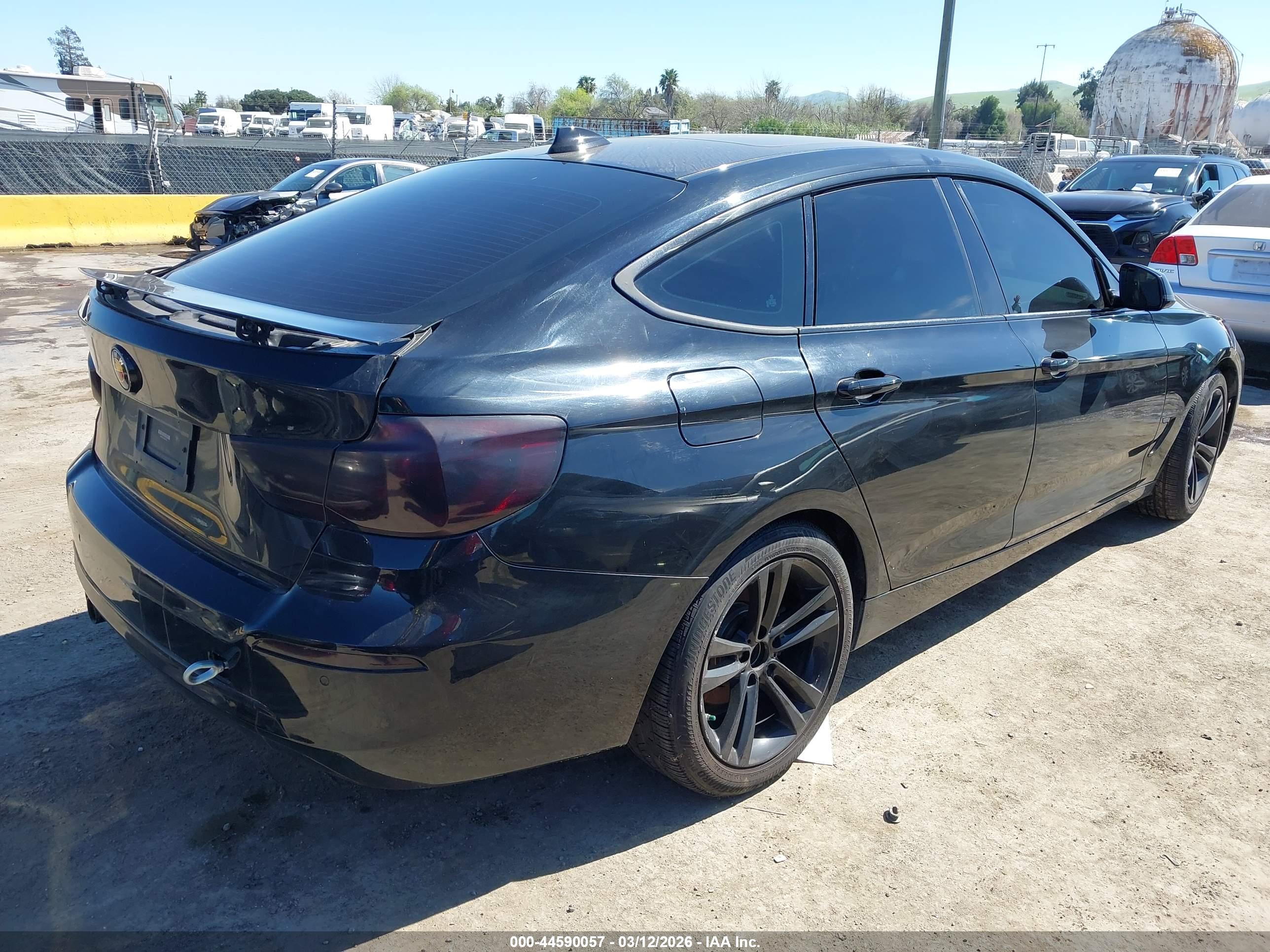 BMW 330I image 4