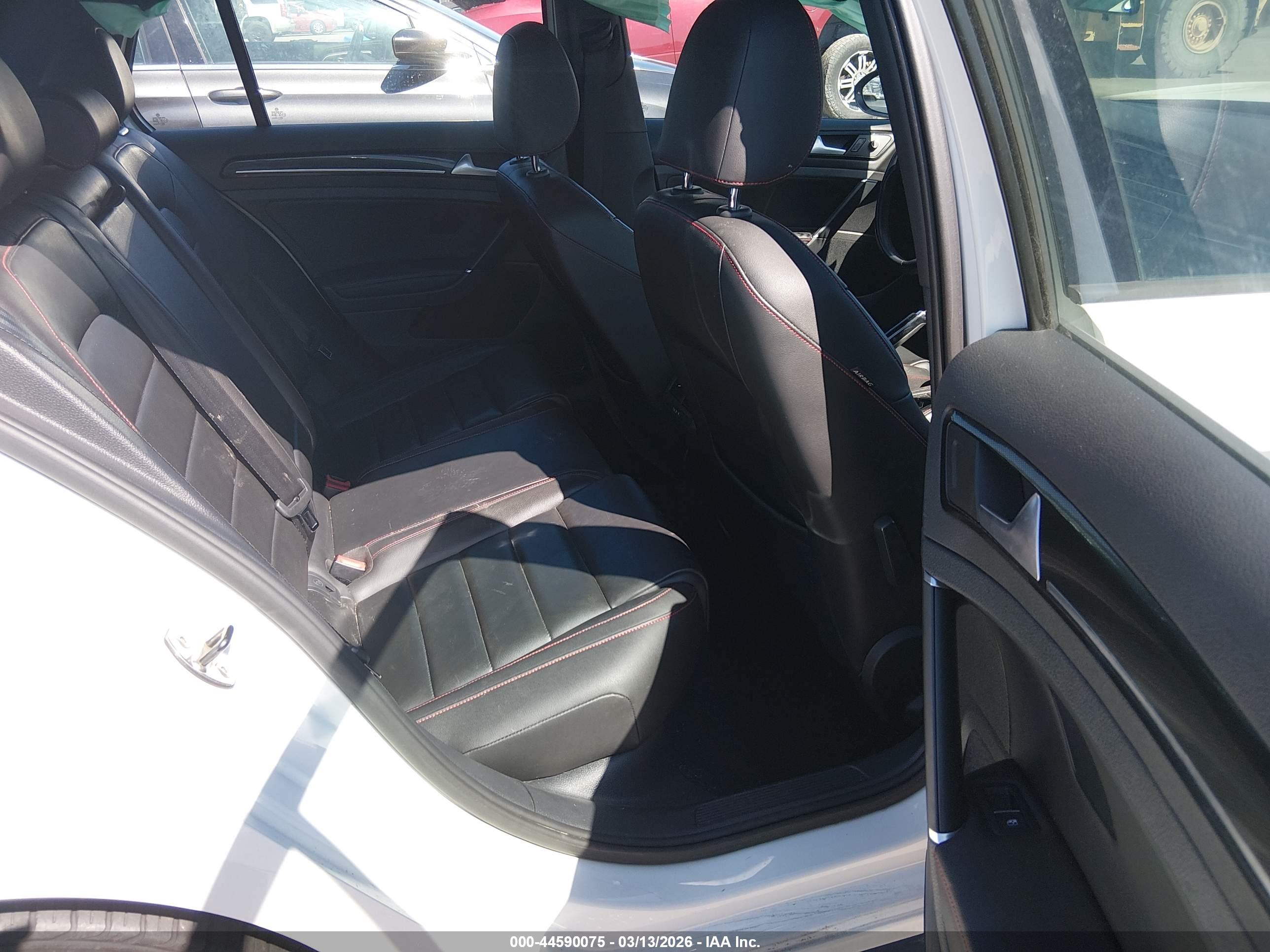 VOLKSWAGEN GOLF image 8