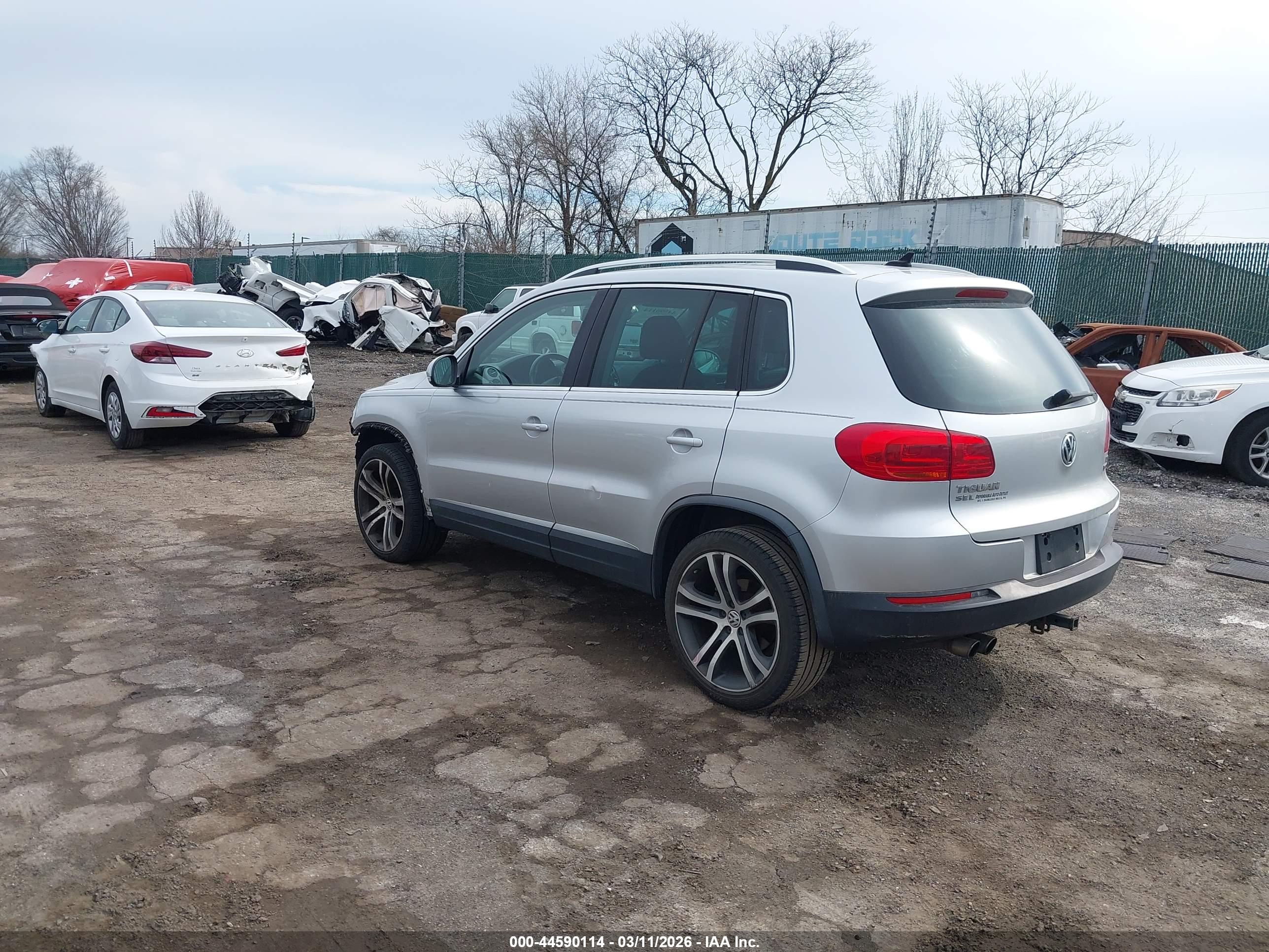 VOLKSWAGEN TIGUAN image 3
