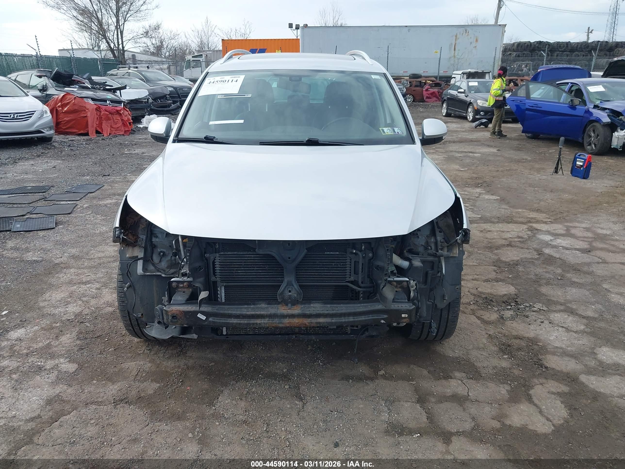 VOLKSWAGEN TIGUAN image 6