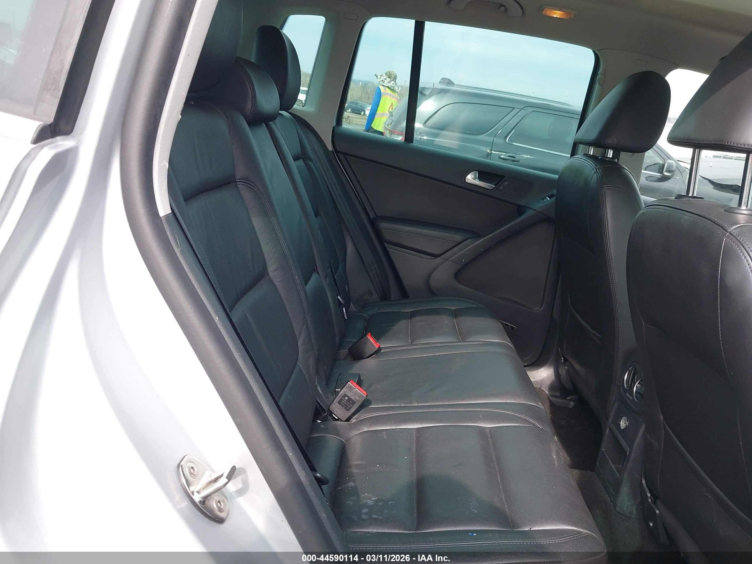 VOLKSWAGEN TIGUAN image 8