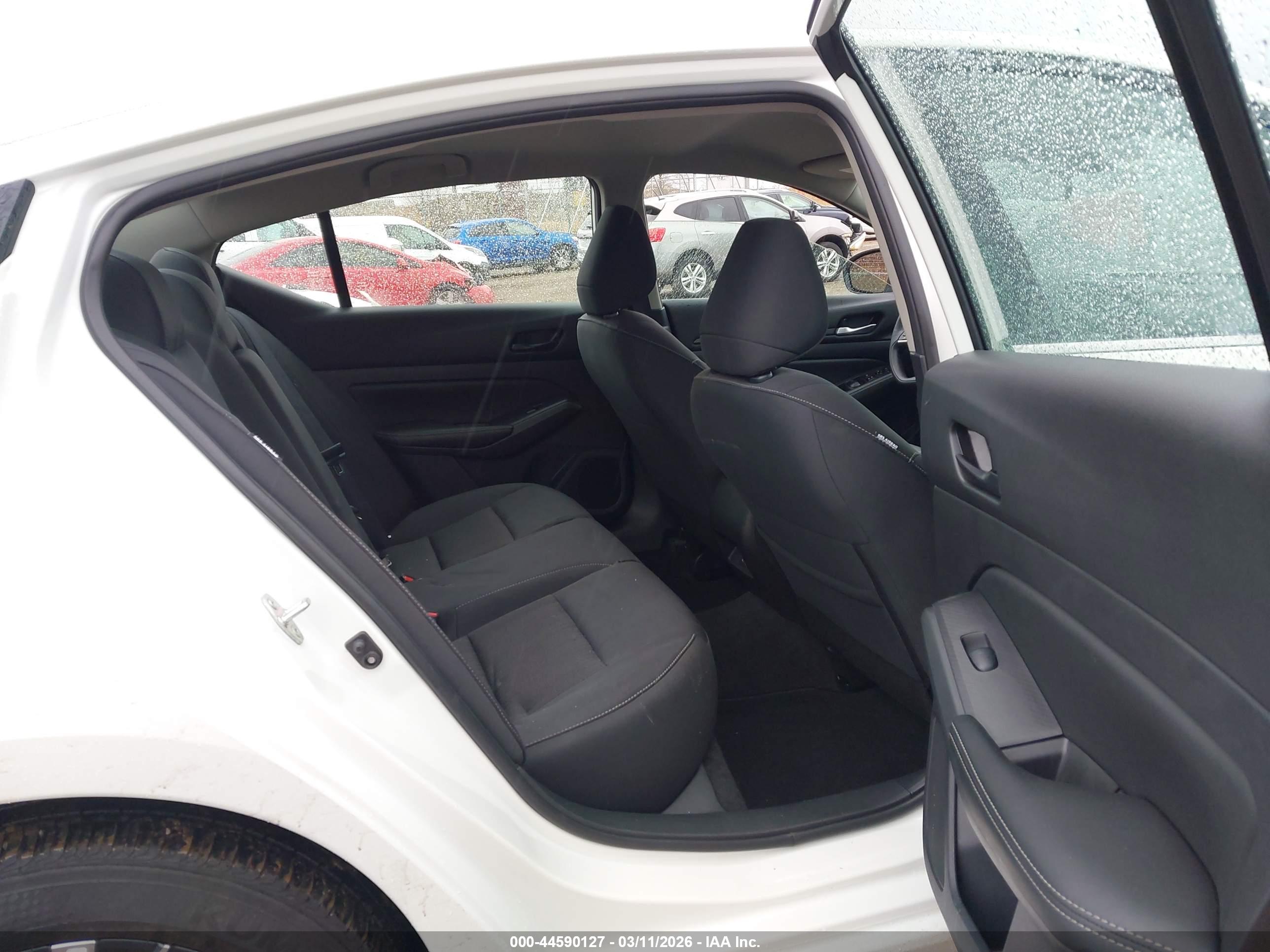 NISSAN ALTIMA image 8