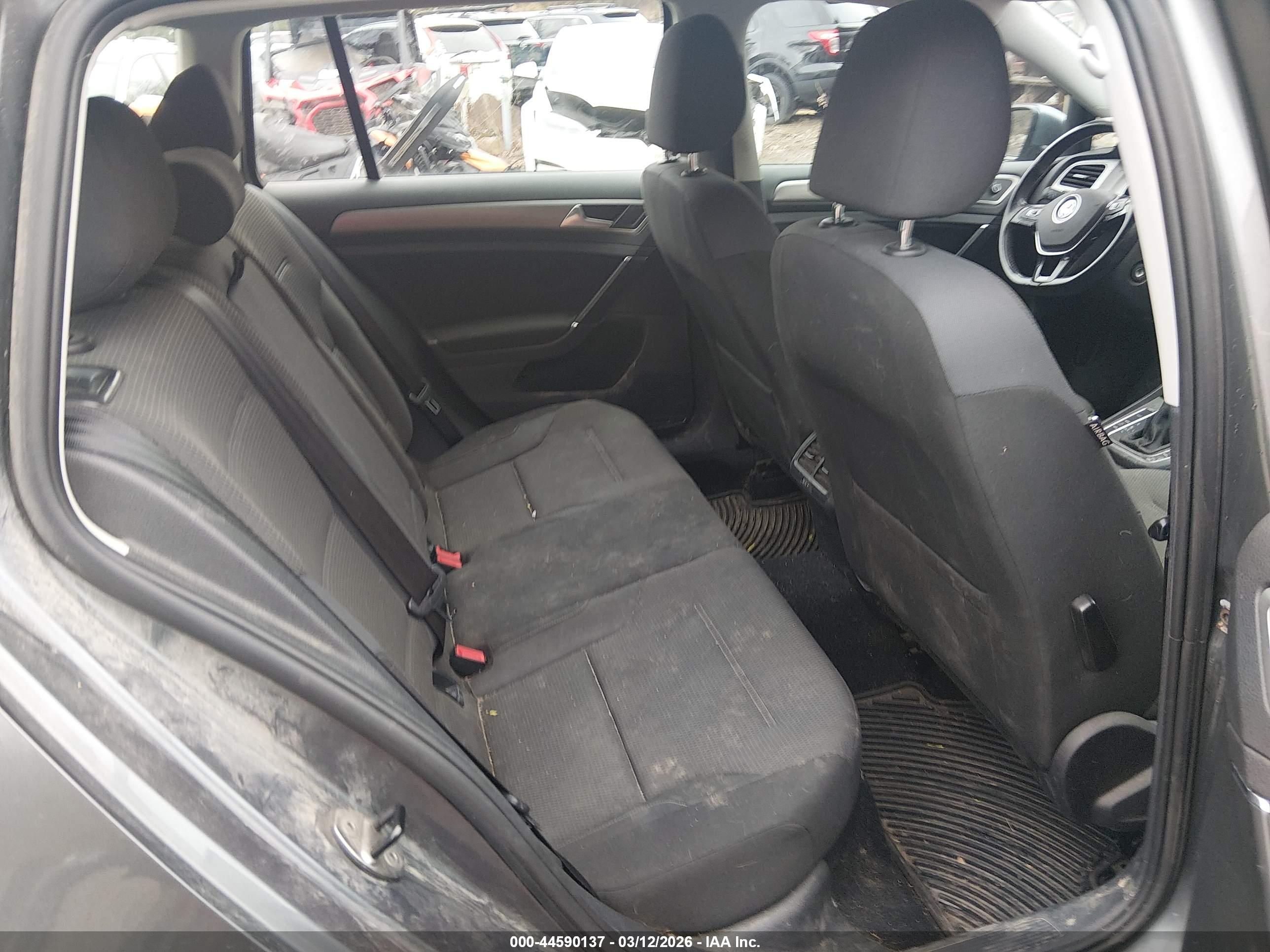 VOLKSWAGEN GOLF image 8