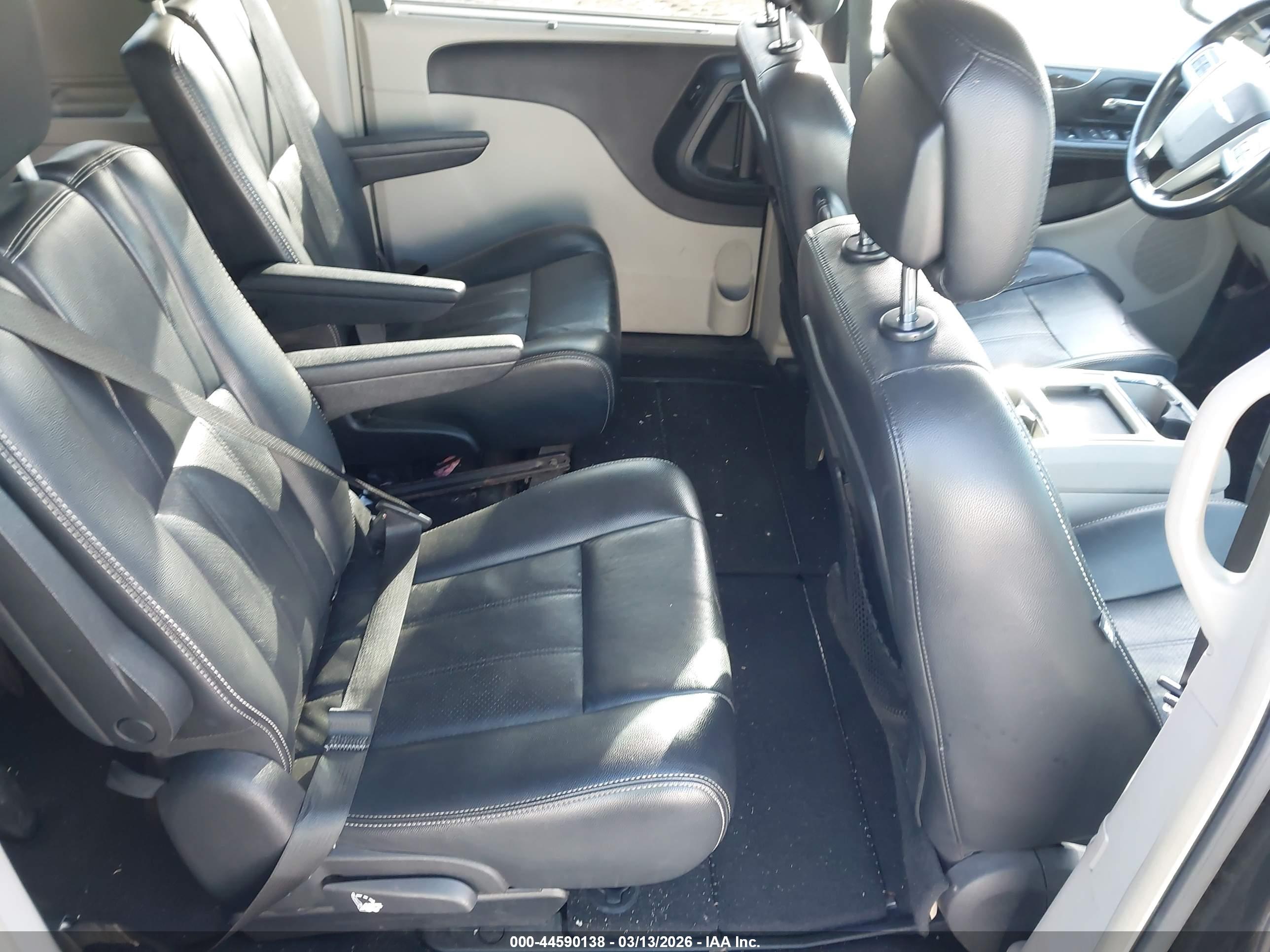 CHRYSLER TOWN image 8