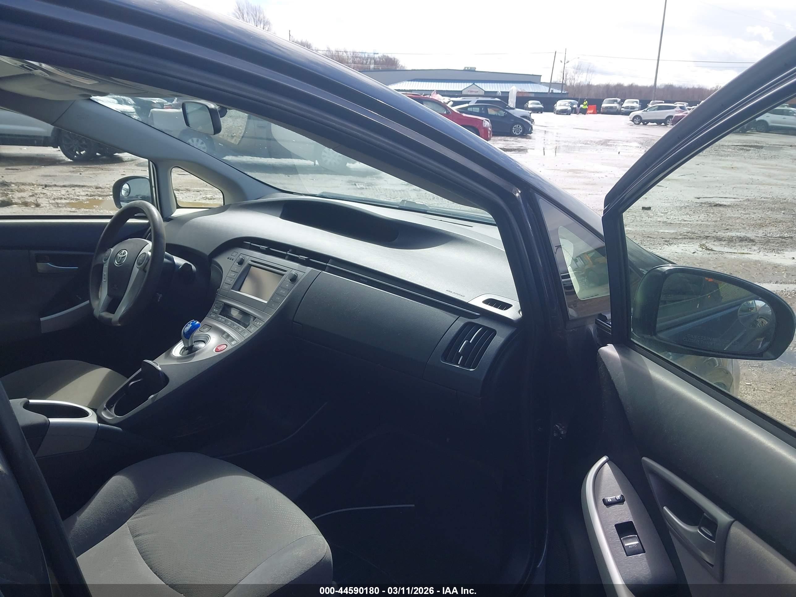 TOYOTA PRIUS image 5