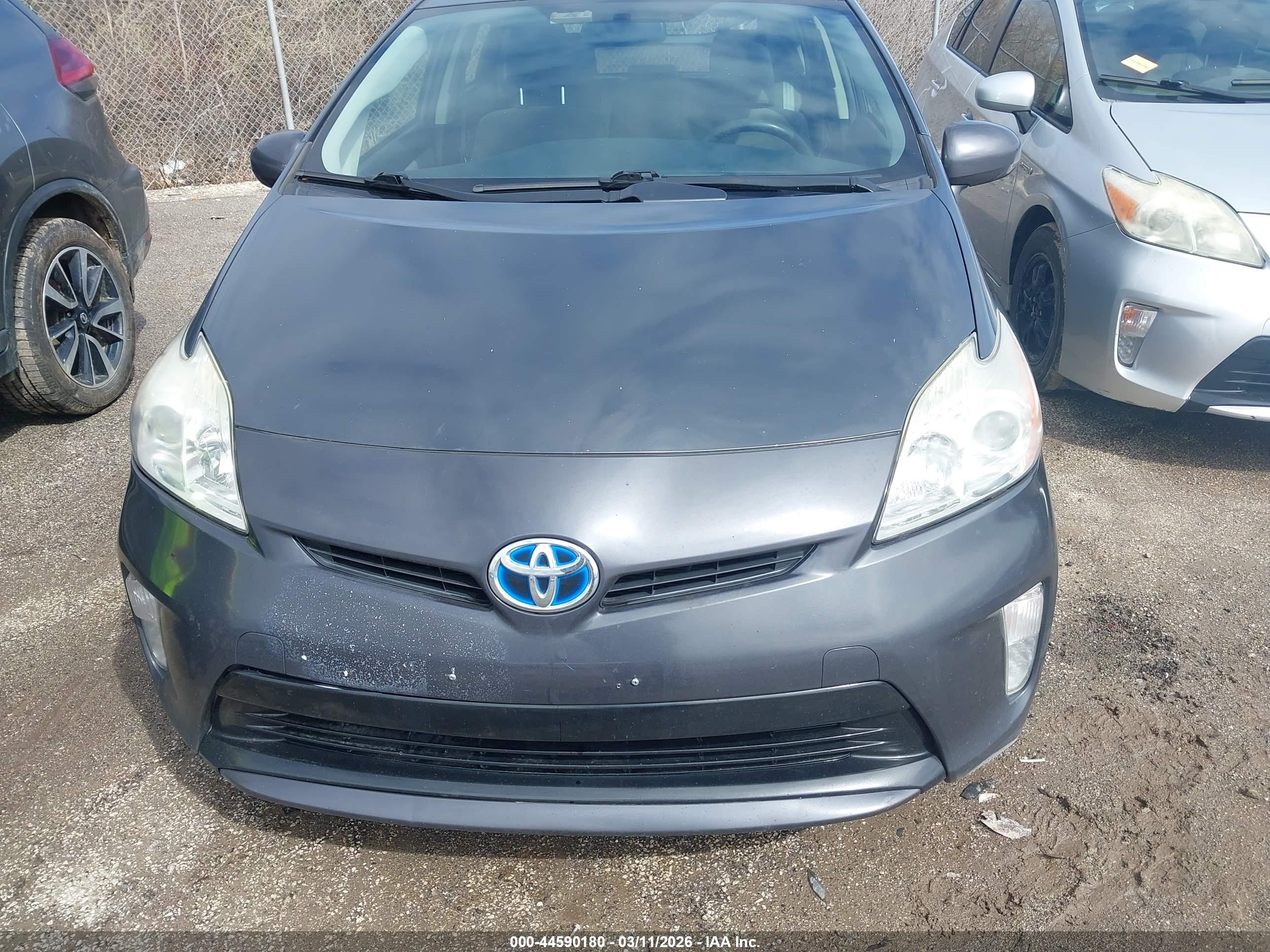 TOYOTA PRIUS image 6