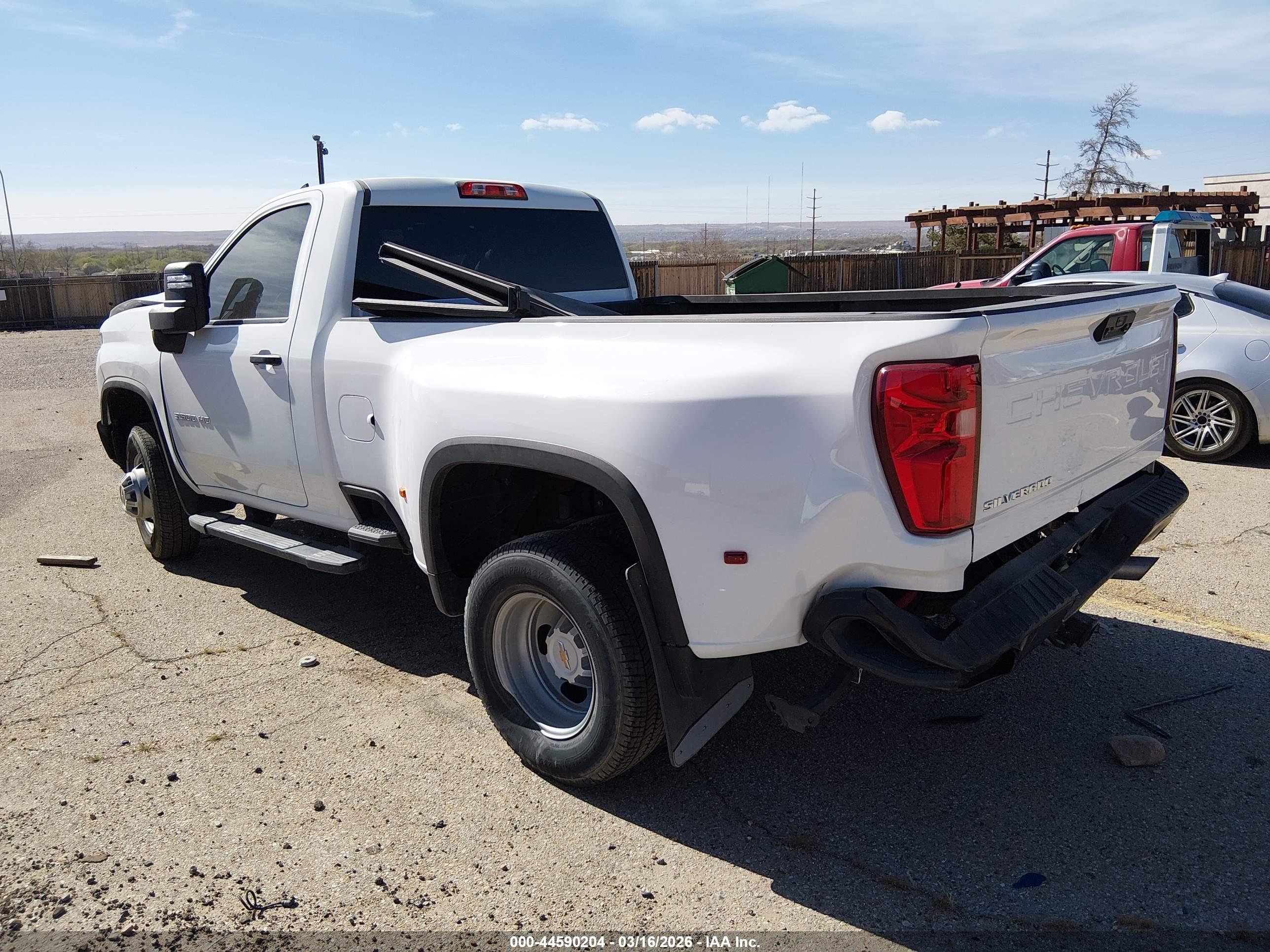 CHEVROLET SILVERADO image 3