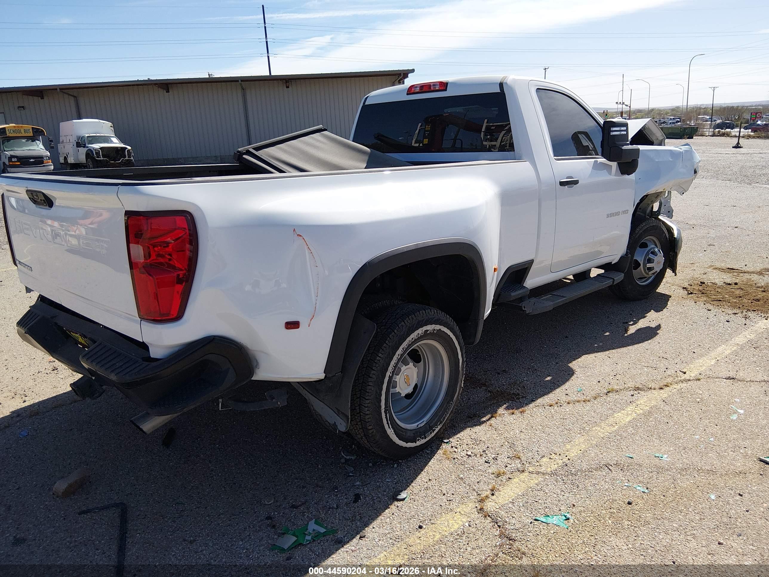 CHEVROLET SILVERADO image 4