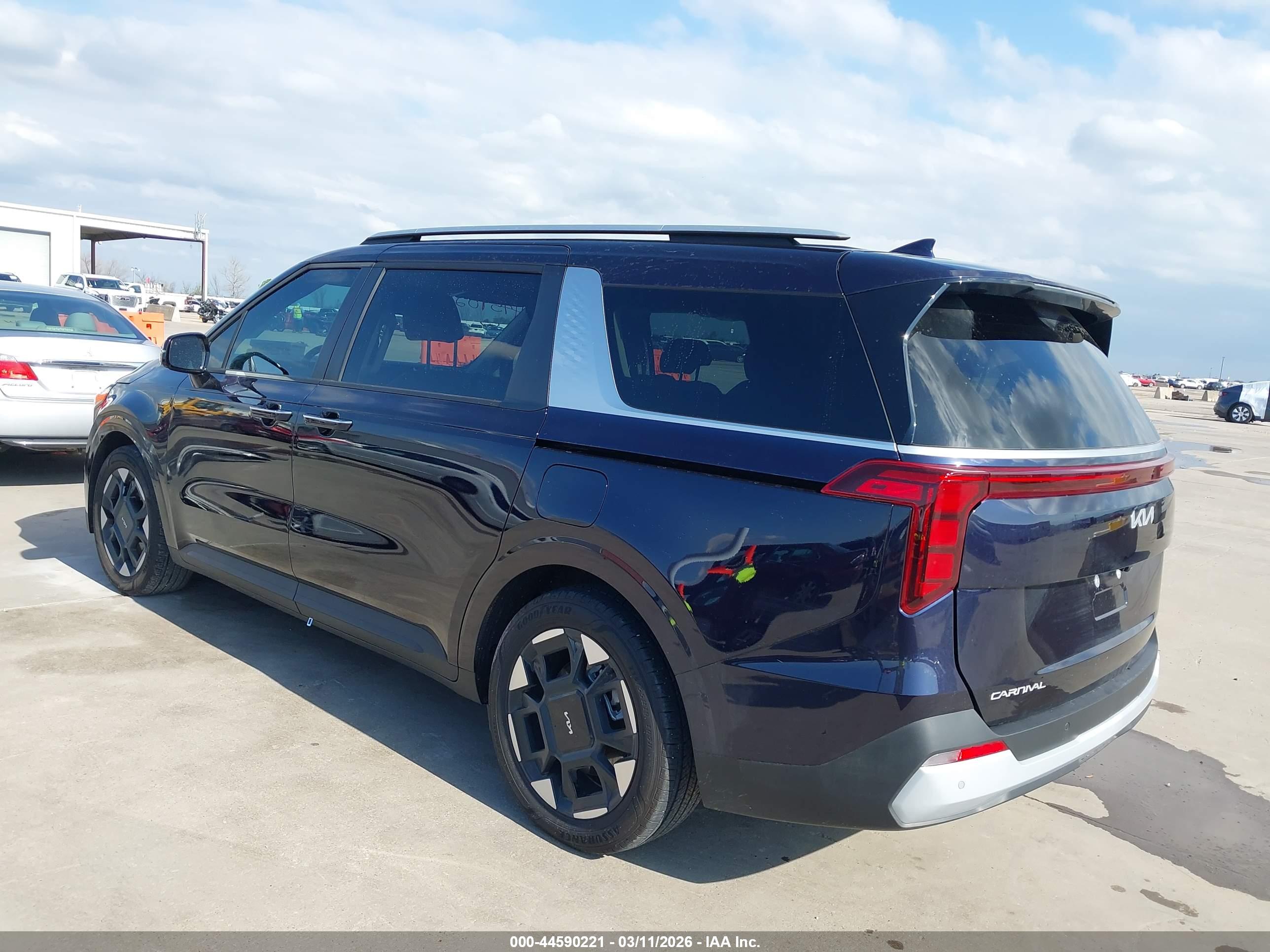 KIA CARNIVAL image 3