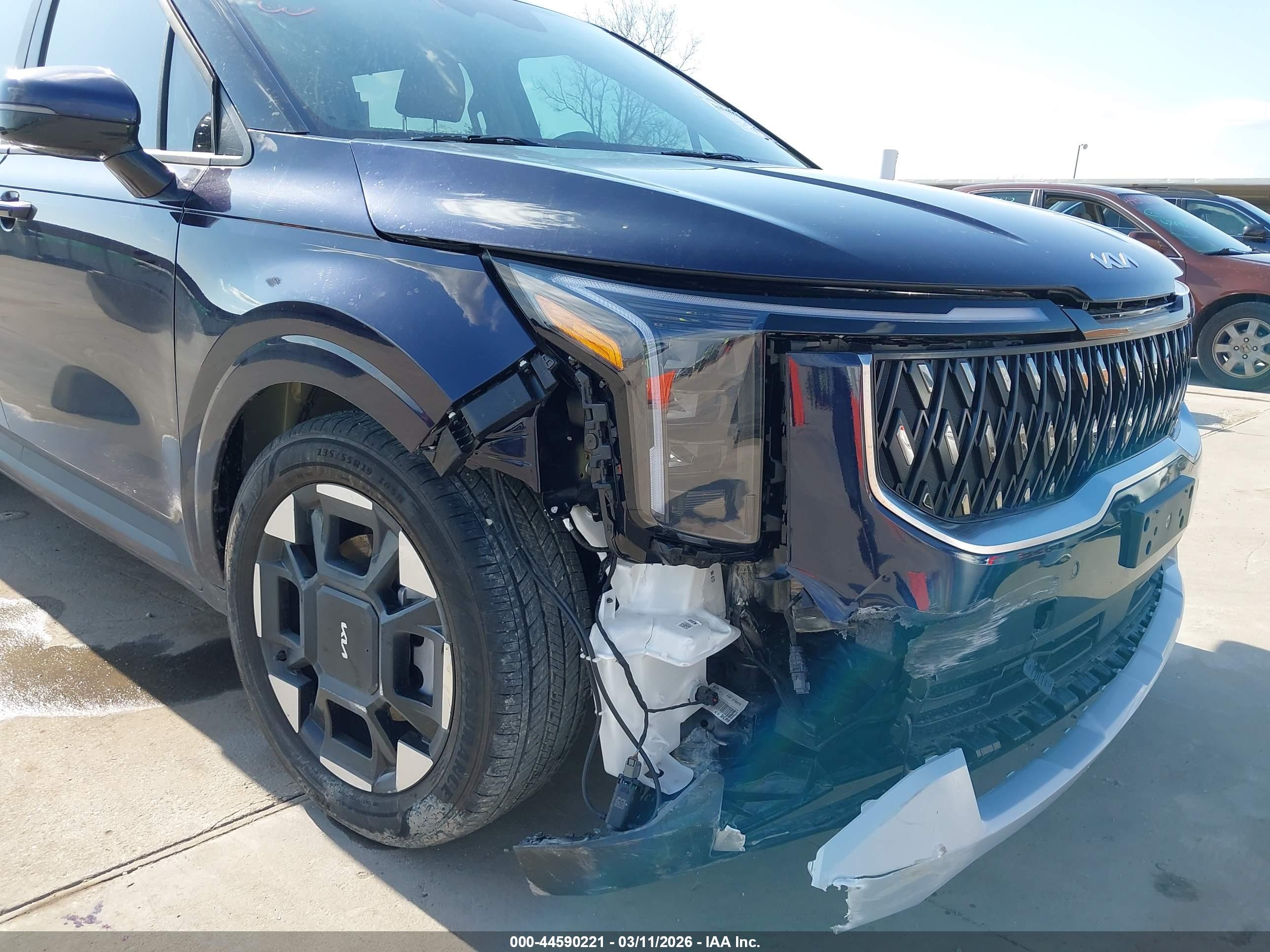 KIA CARNIVAL image 6