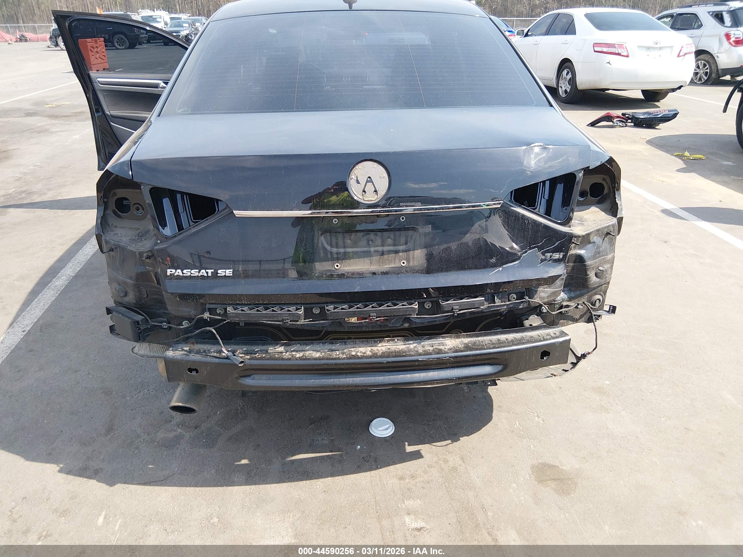 VOLKSWAGEN PASSAT image 6