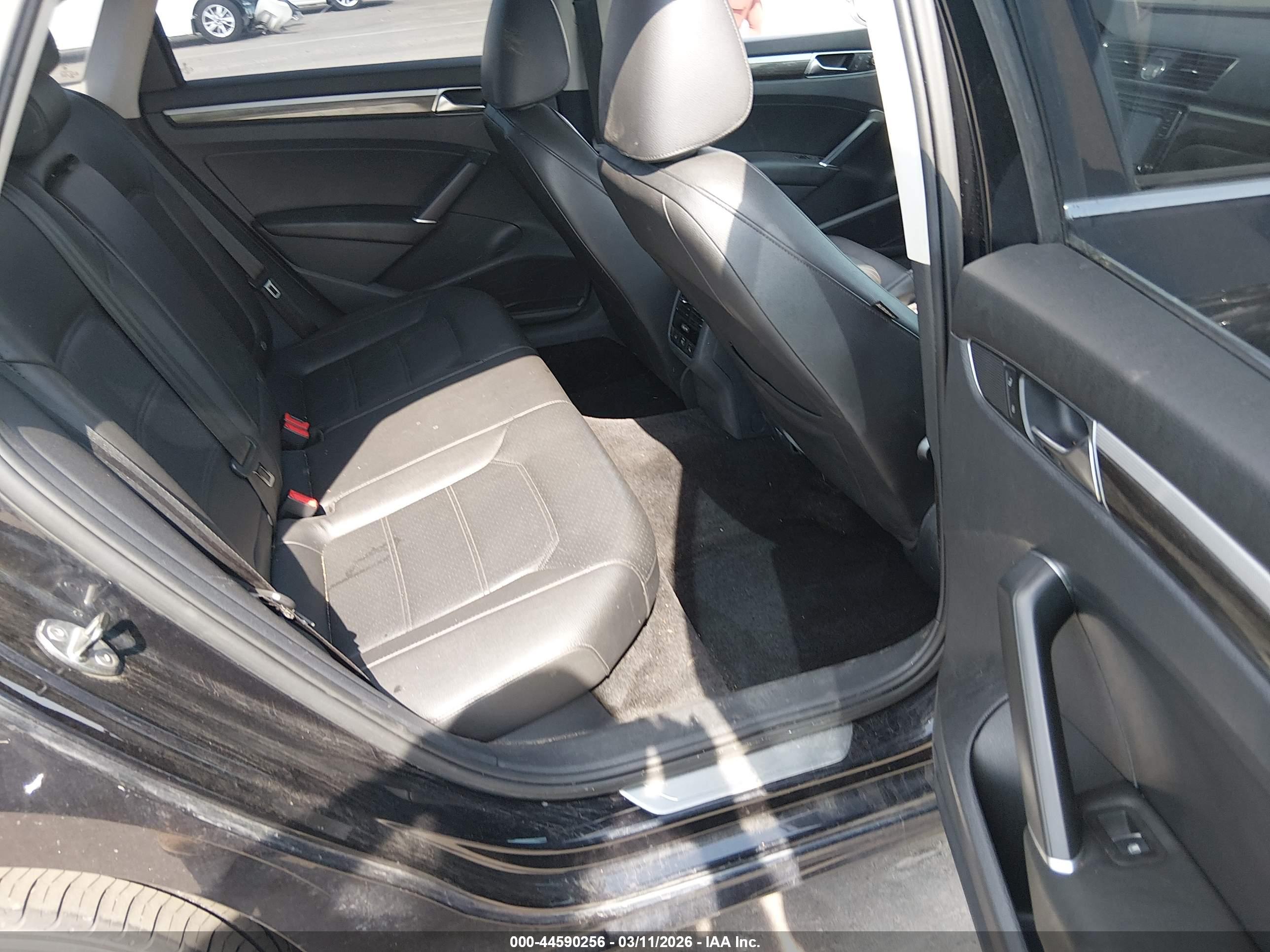 VOLKSWAGEN PASSAT image 8