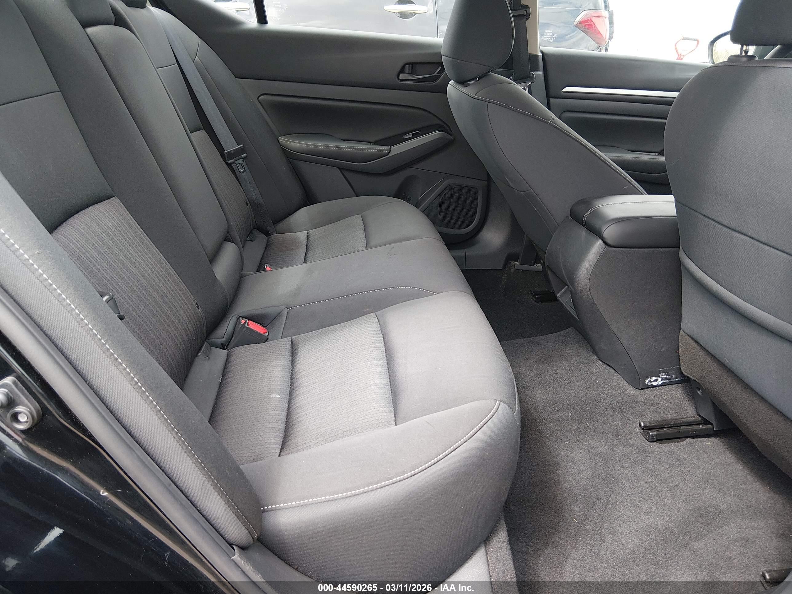 NISSAN ALTIMA image 8