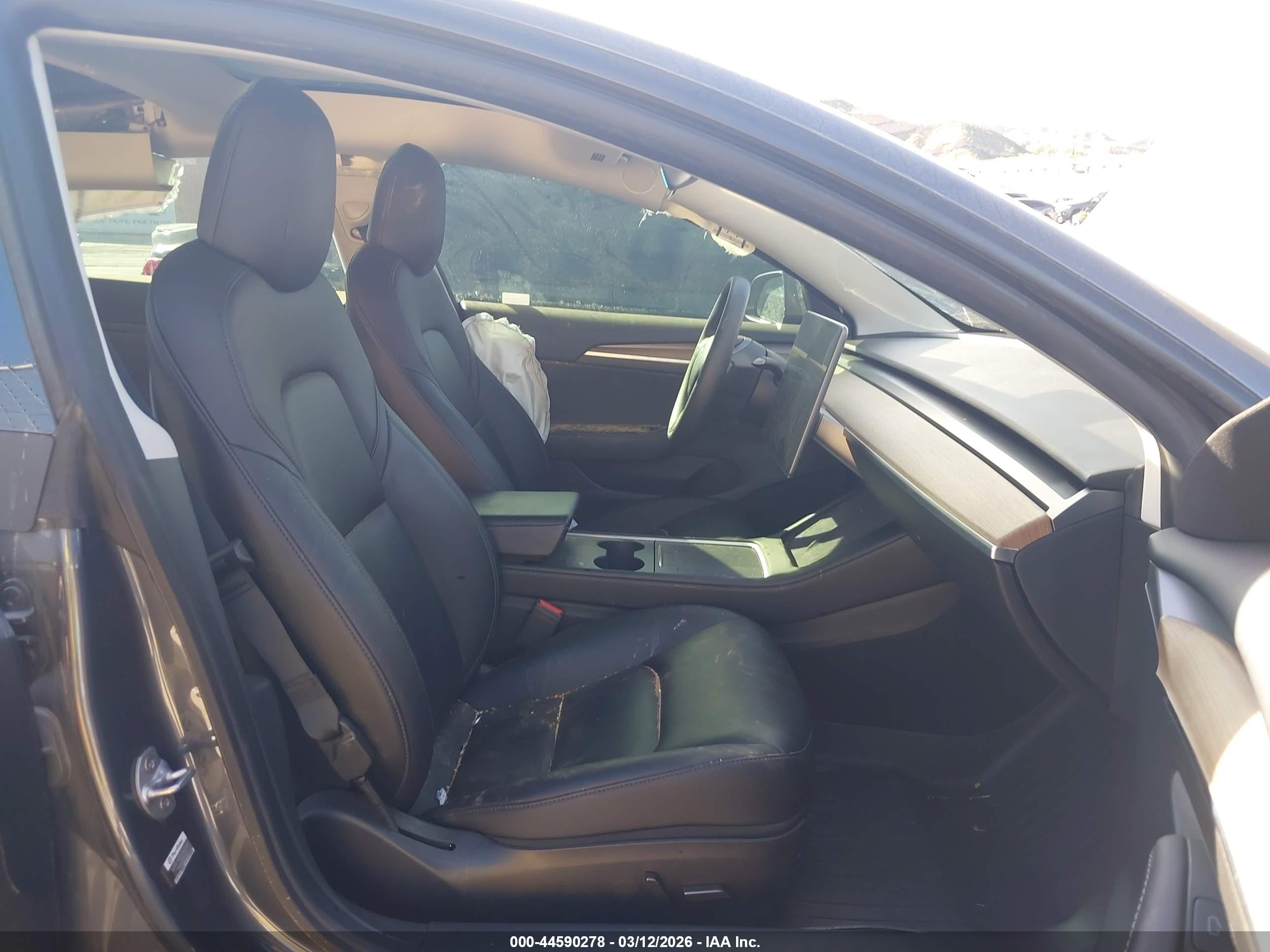 TESLA MODEL image 5