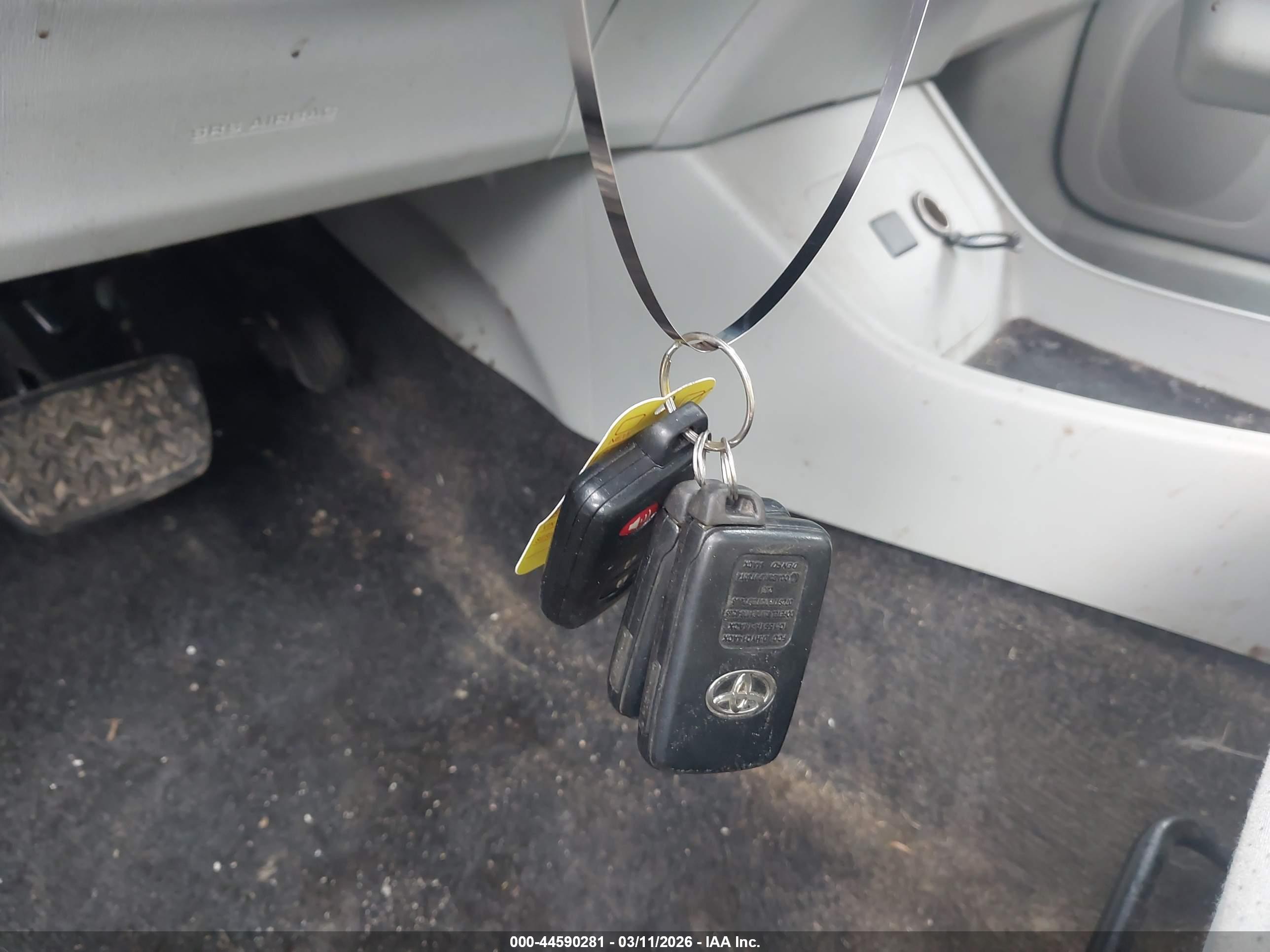 TOYOTA PRIUS image 11